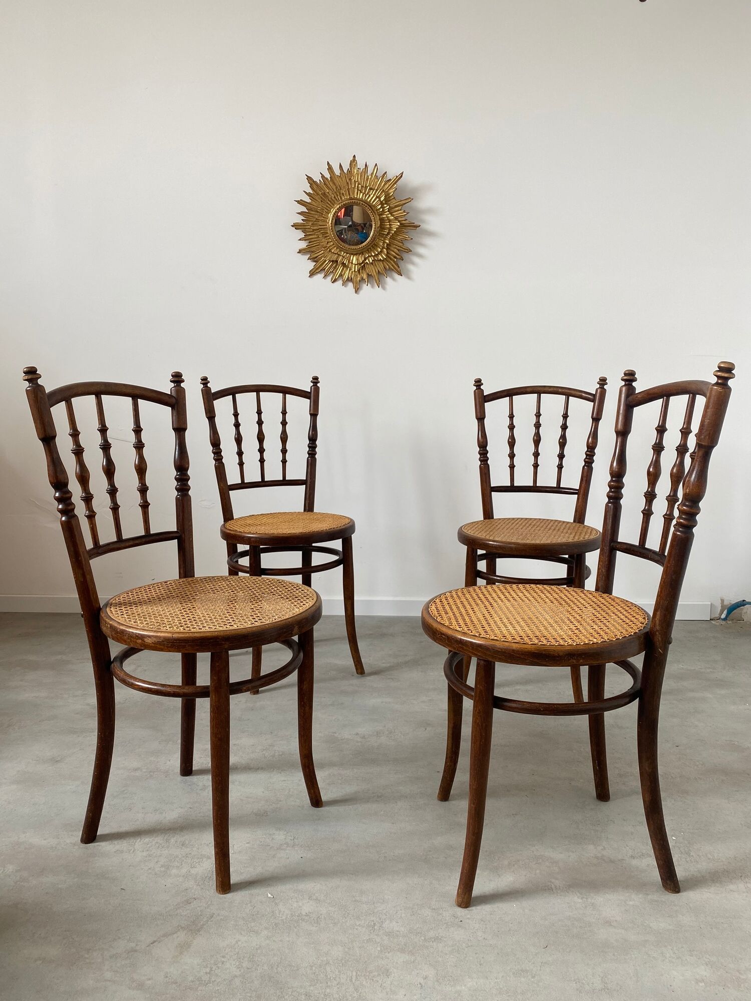 4 anciennes chaises de bistrot début 19 eme Josef Hoffmann bois cannage