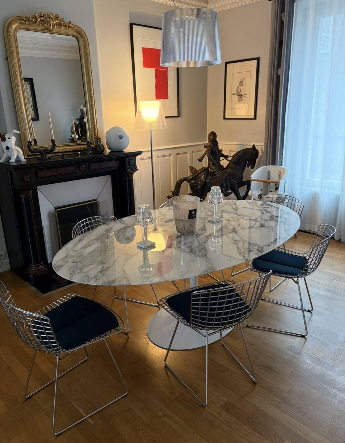 Oval Knoll Saarinen table in Carrara marble