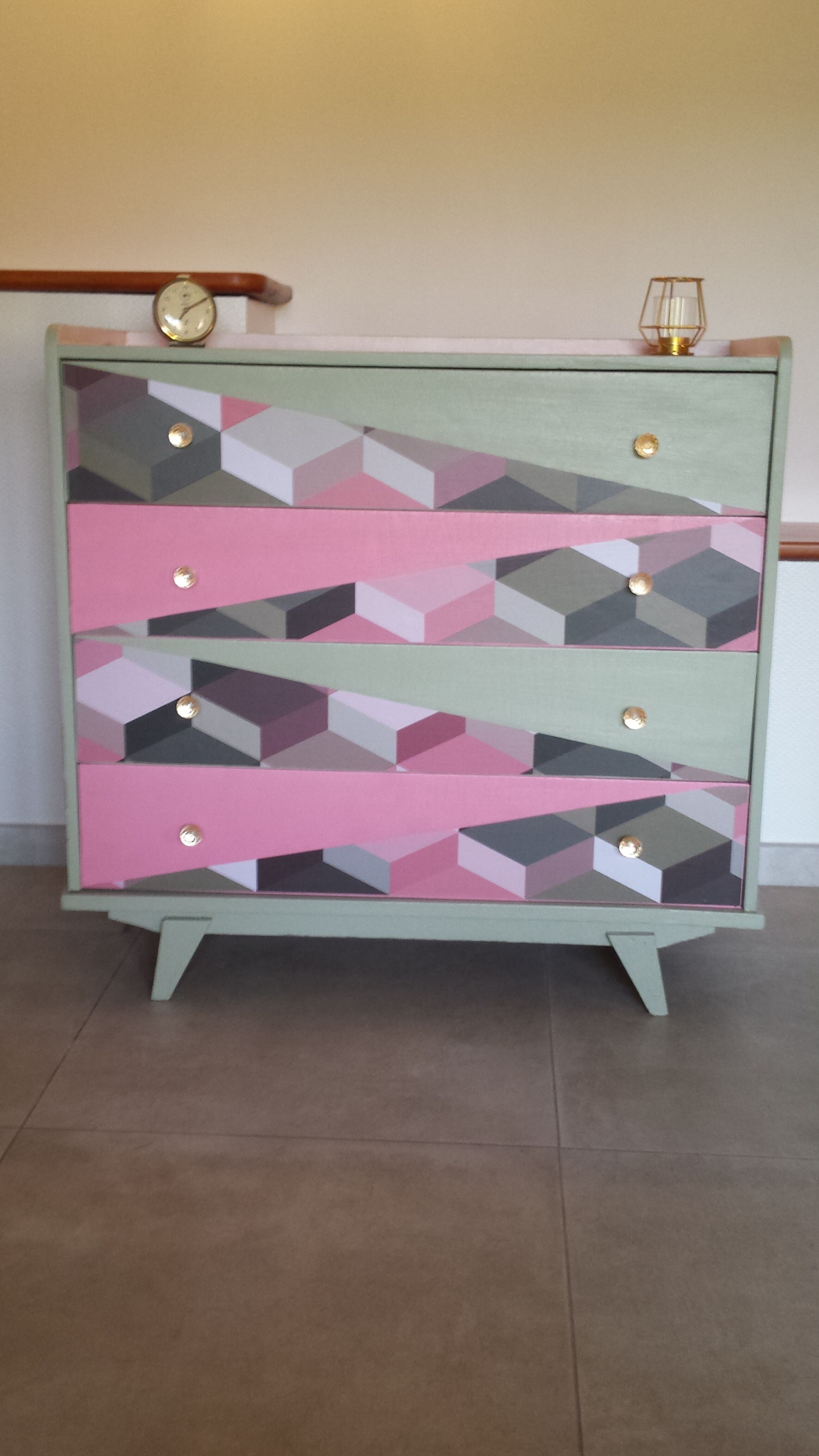 Commode vintage années 70, pieds fuseaux