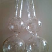 Single-stem vases made of flasks
