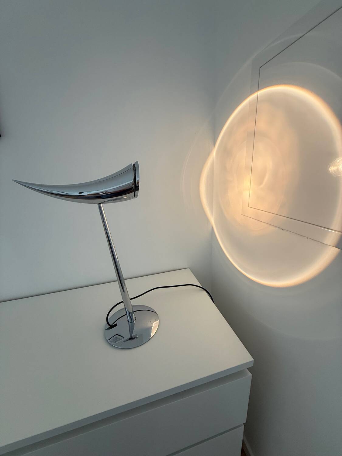 Ara table lamp, designer Philippe Starck, Prod. Flos Italy 1988.