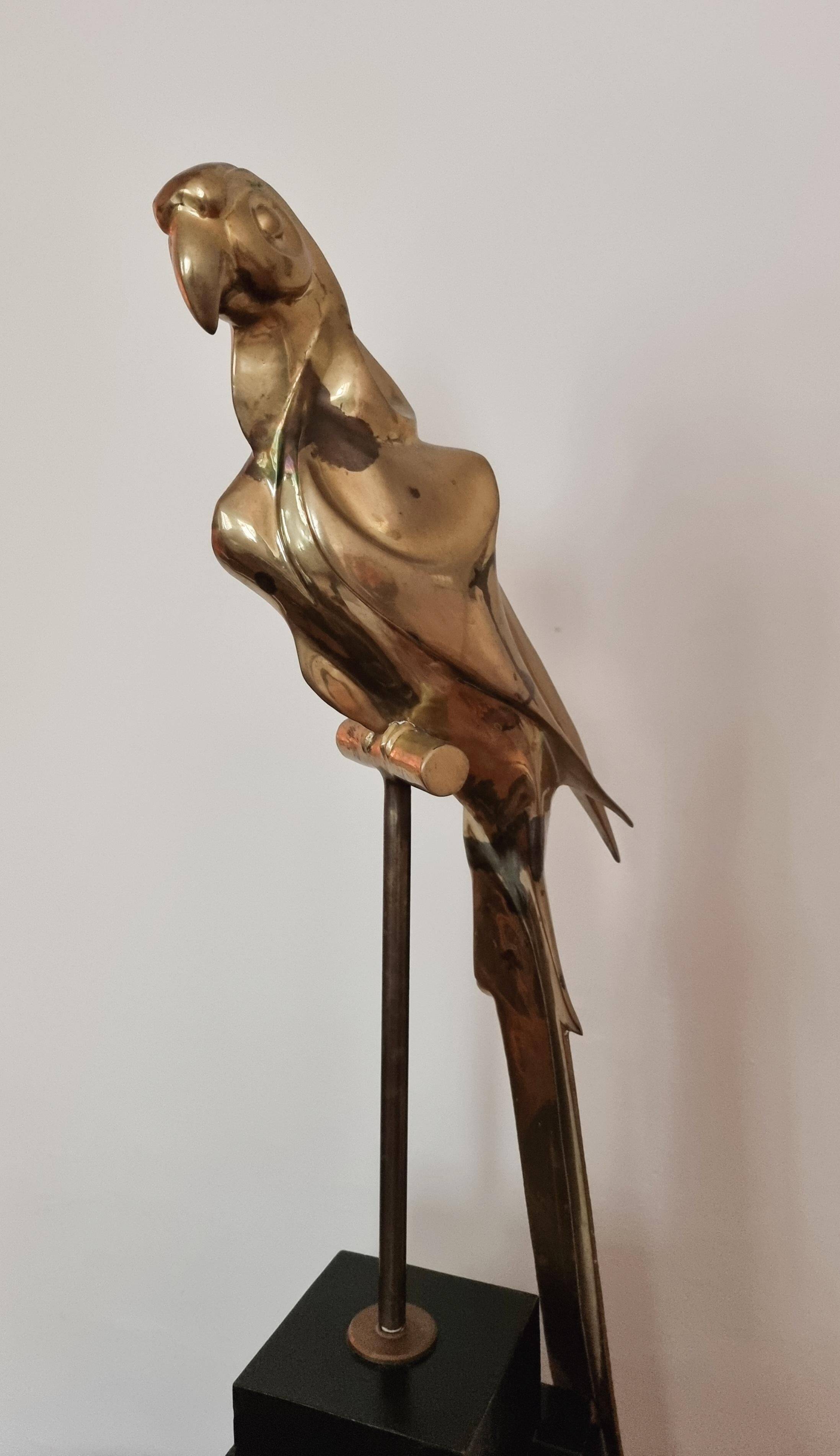 Decorative sculpture in solid brass representing a parrot, 1970s, Palm Beach/Hollywood Regency.