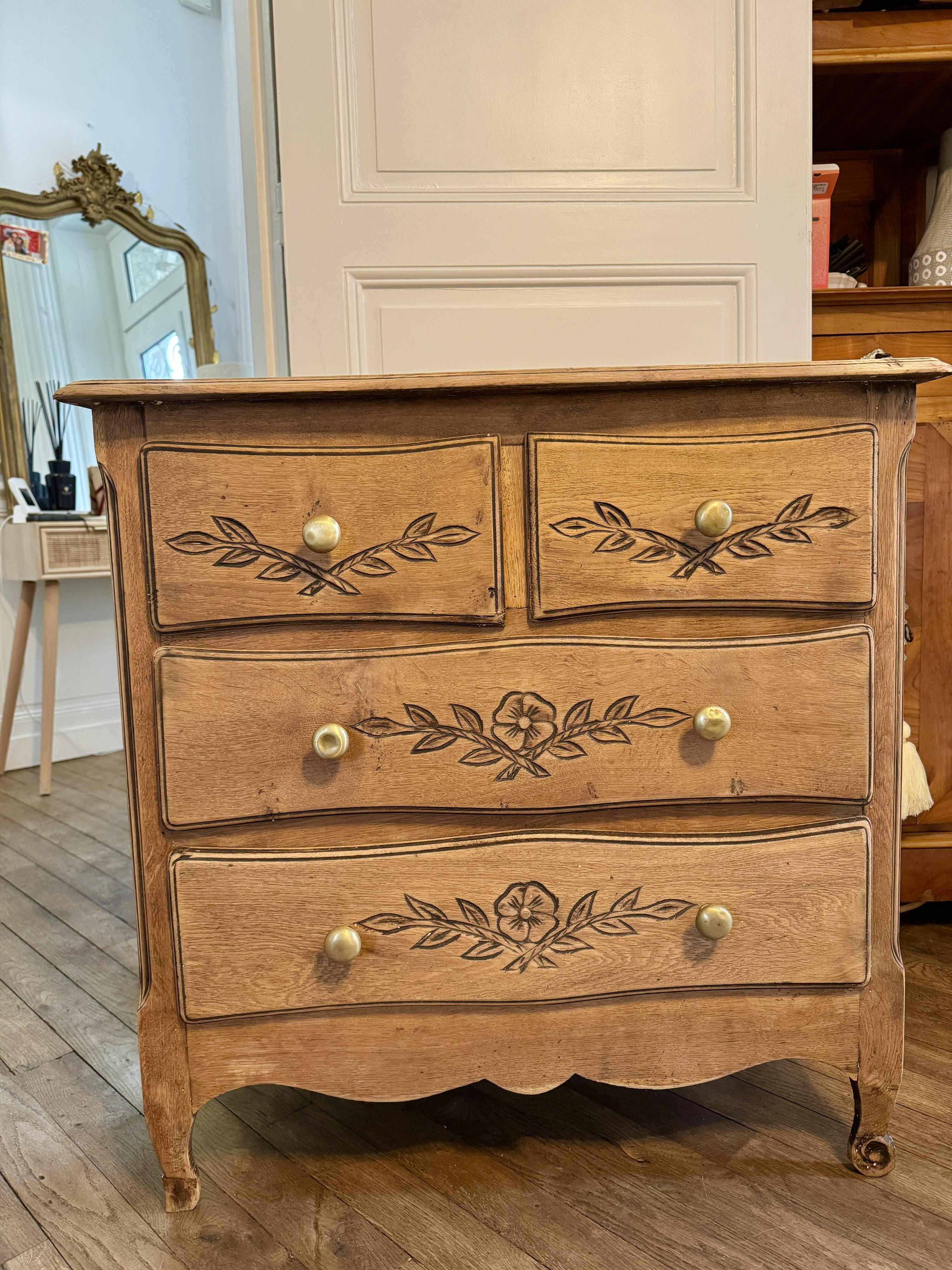 Commode rustique modele rare