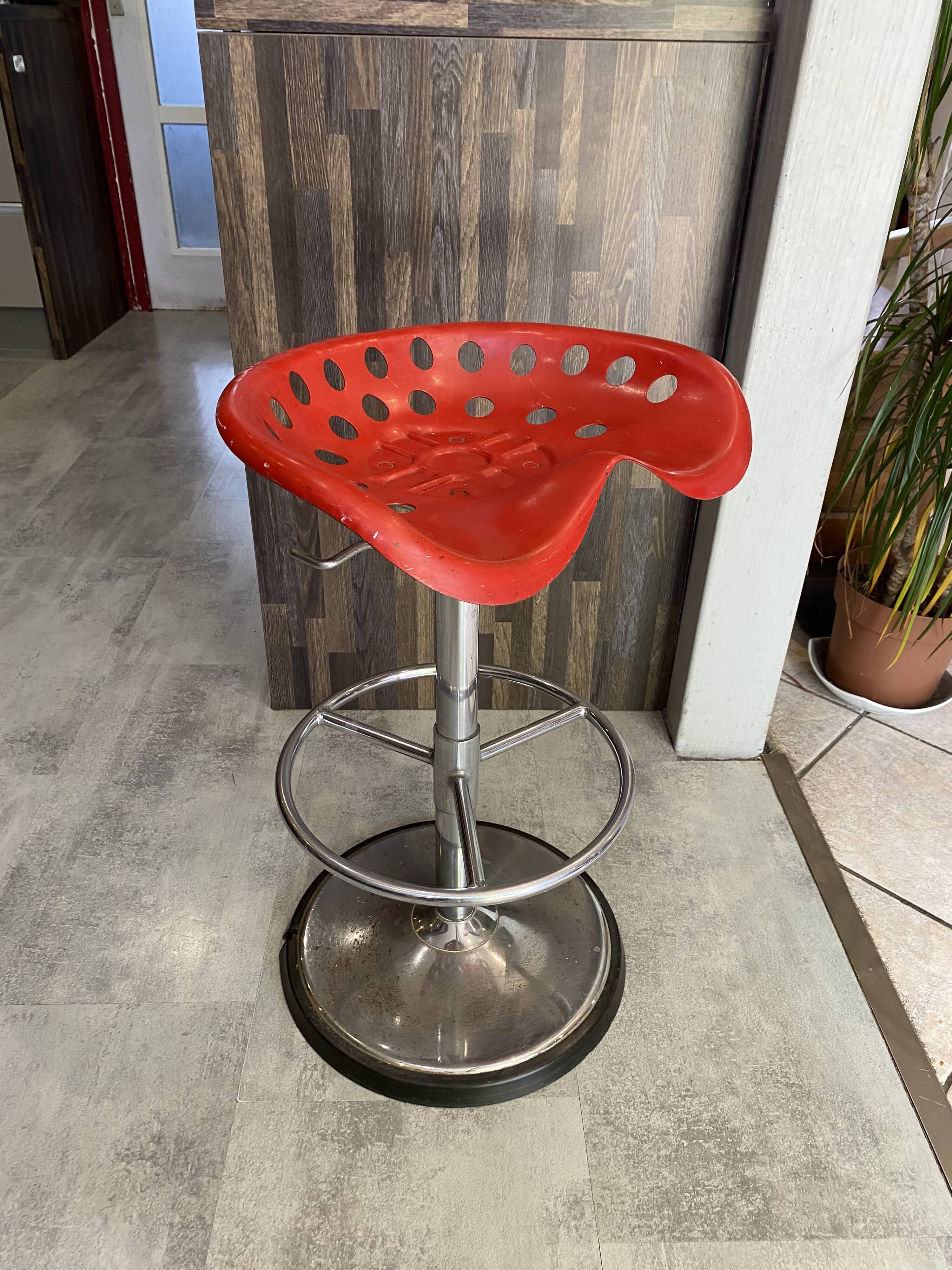 Red stool Faucheuse swivel Etienne Fermigier mirima 70