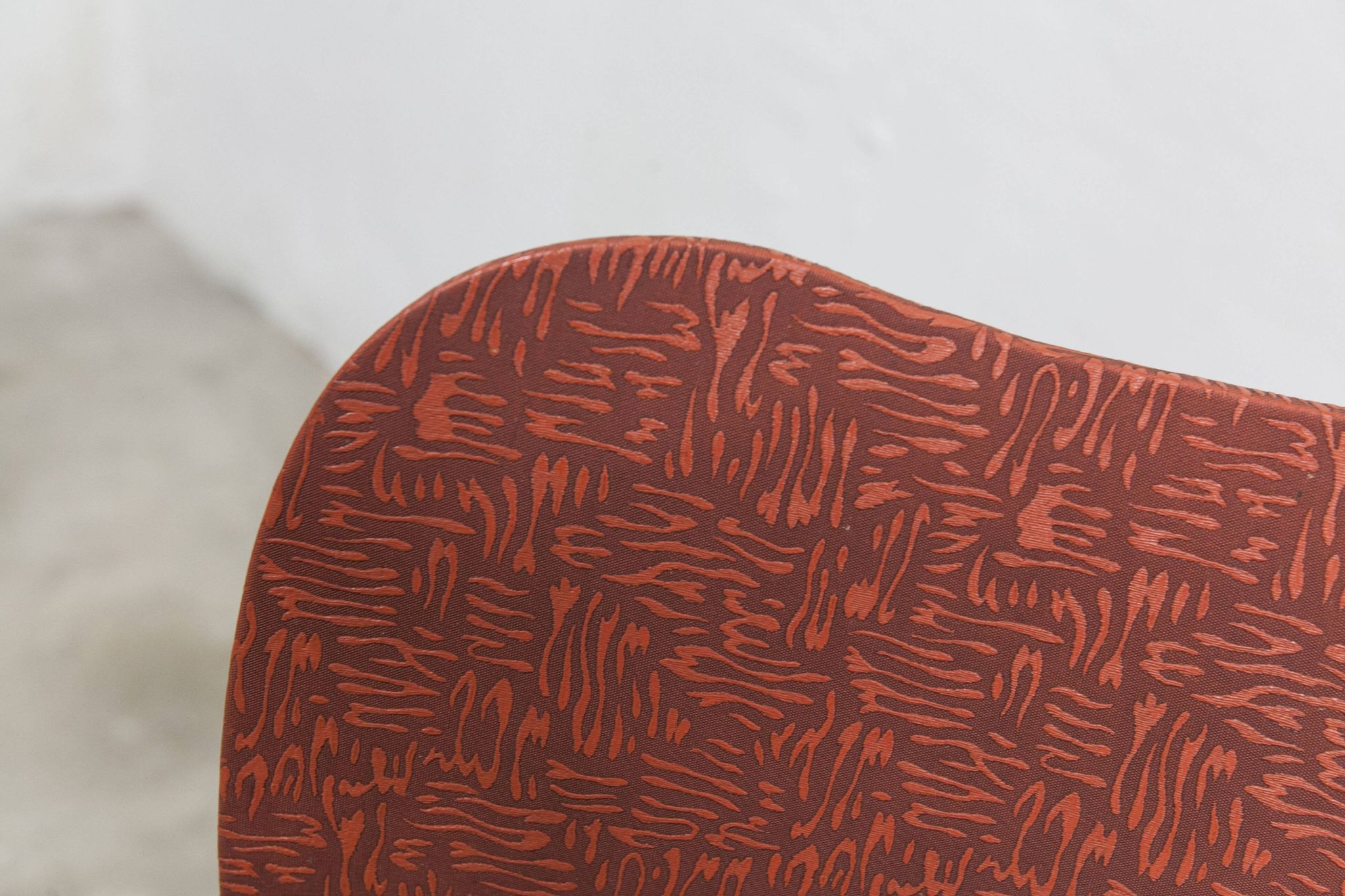 Vintage 70s chair in black lacquered metal and atypical red vinyl