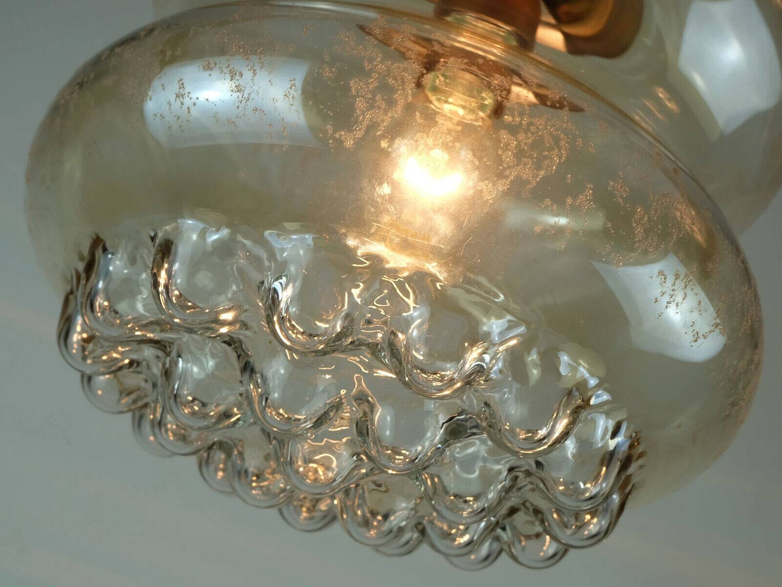Suspension milieu du siècle en verre ambré bulle et laiton années 1960