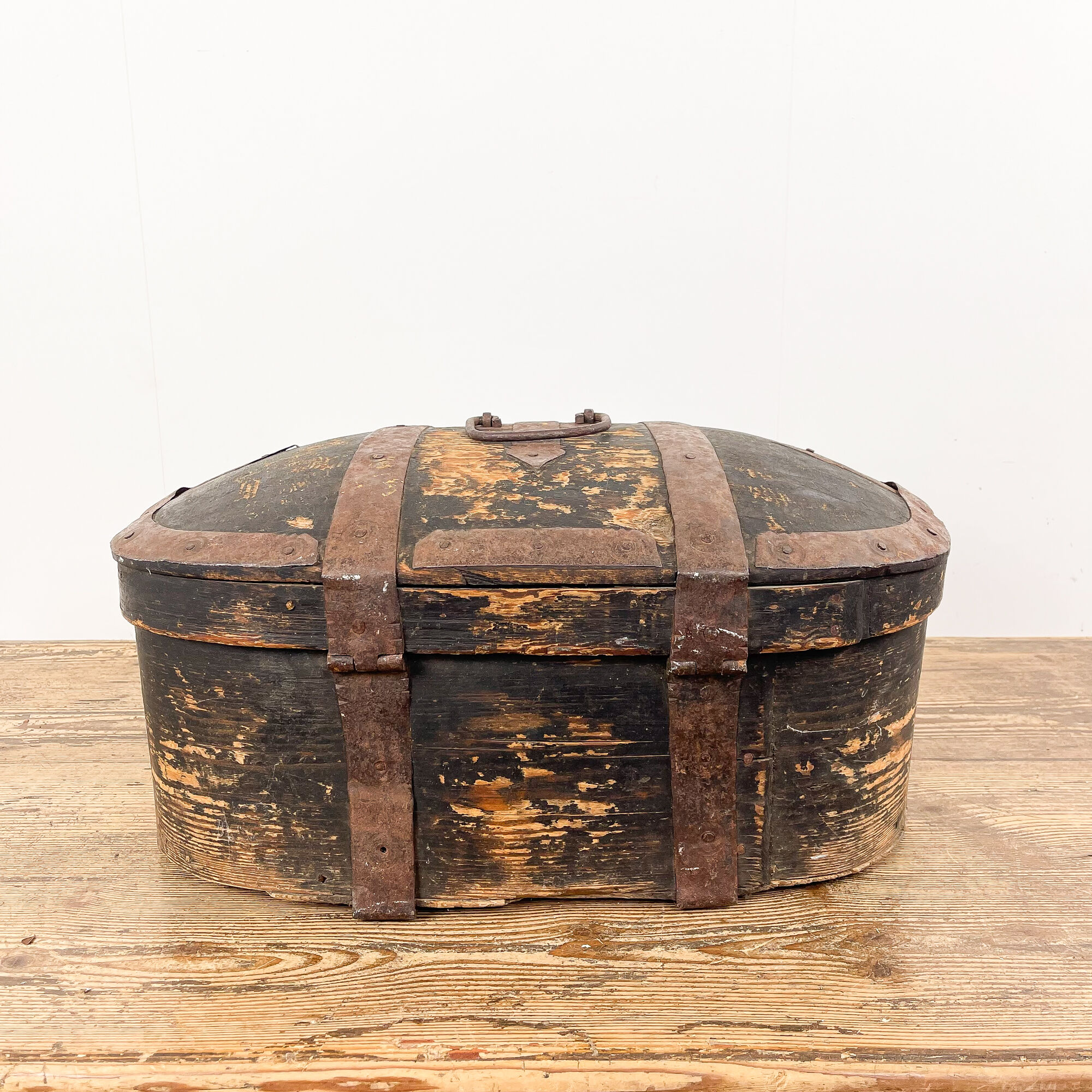 Late 18th century Swedish folkart travel chest