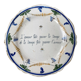 Assiette en faïence ancienne