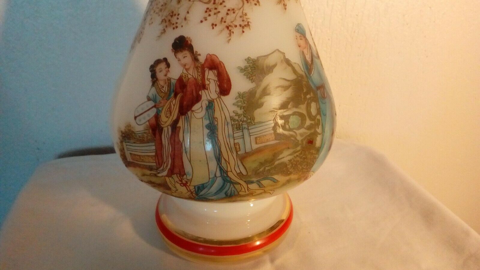 Opaline vase italy asian decor japan geisha