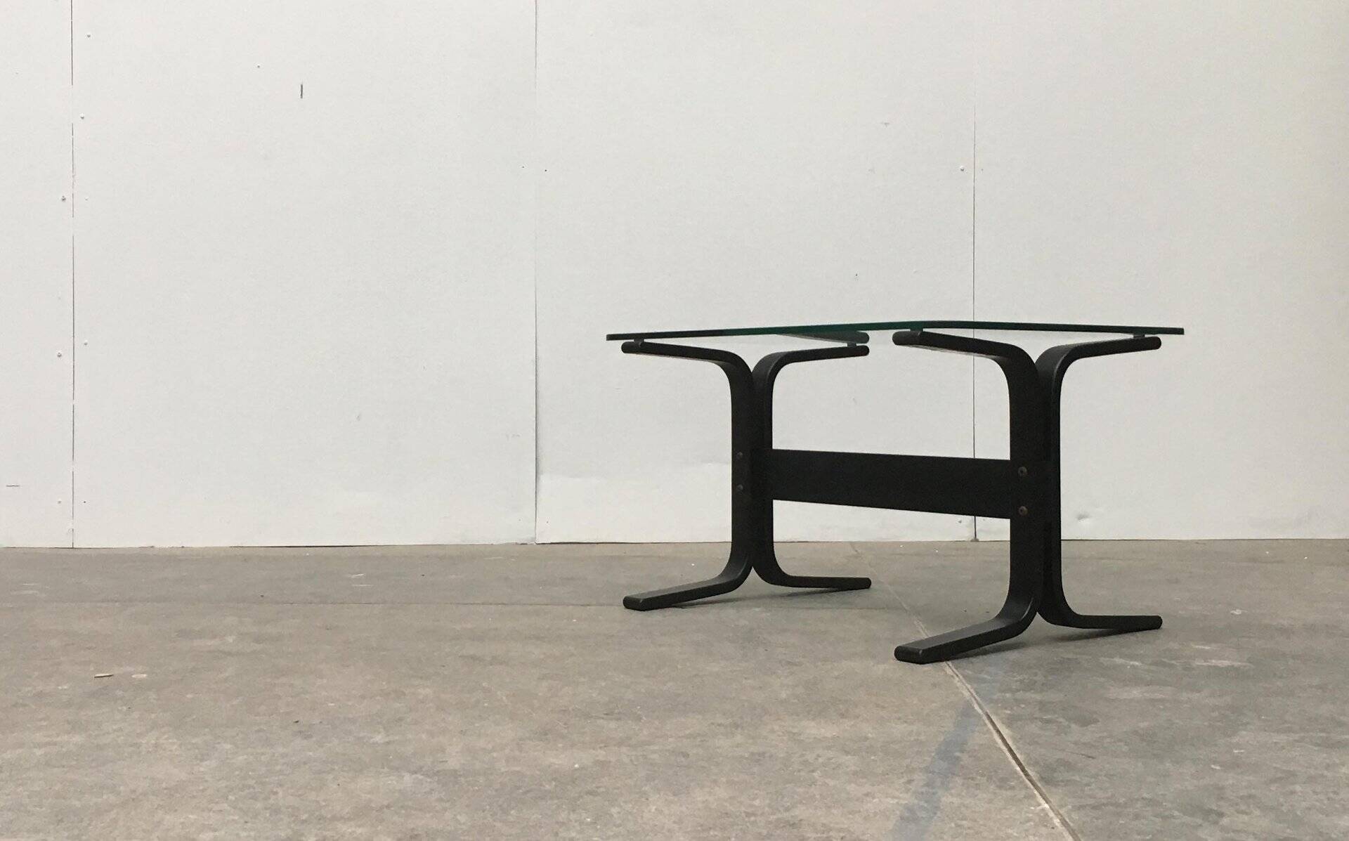 Mid-century Norwegian Siesta glass side table by Ingmar Relling for Westnofa.