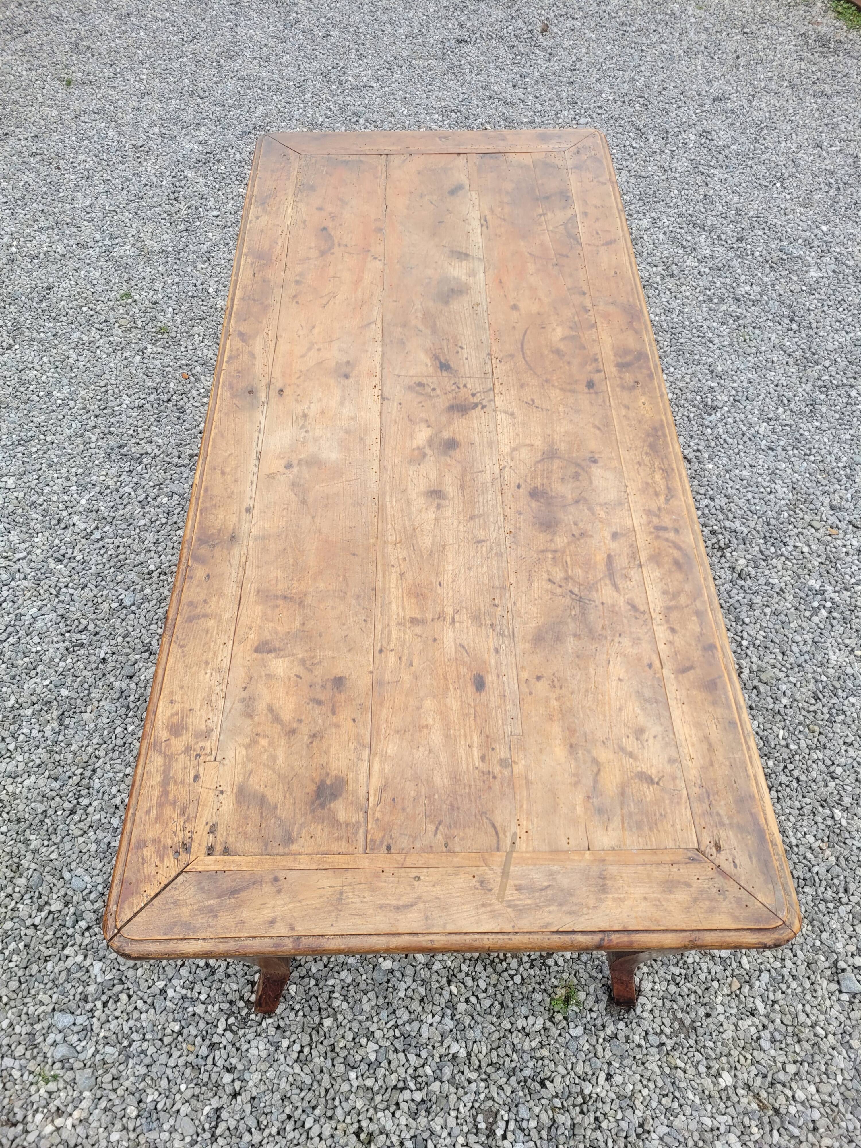 Table de ferme XVIIIème style Louis XV en merisier