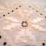 Nappe à thé brodée