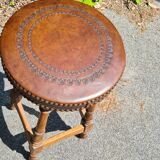 4 anciens tabourets en cuir et bois