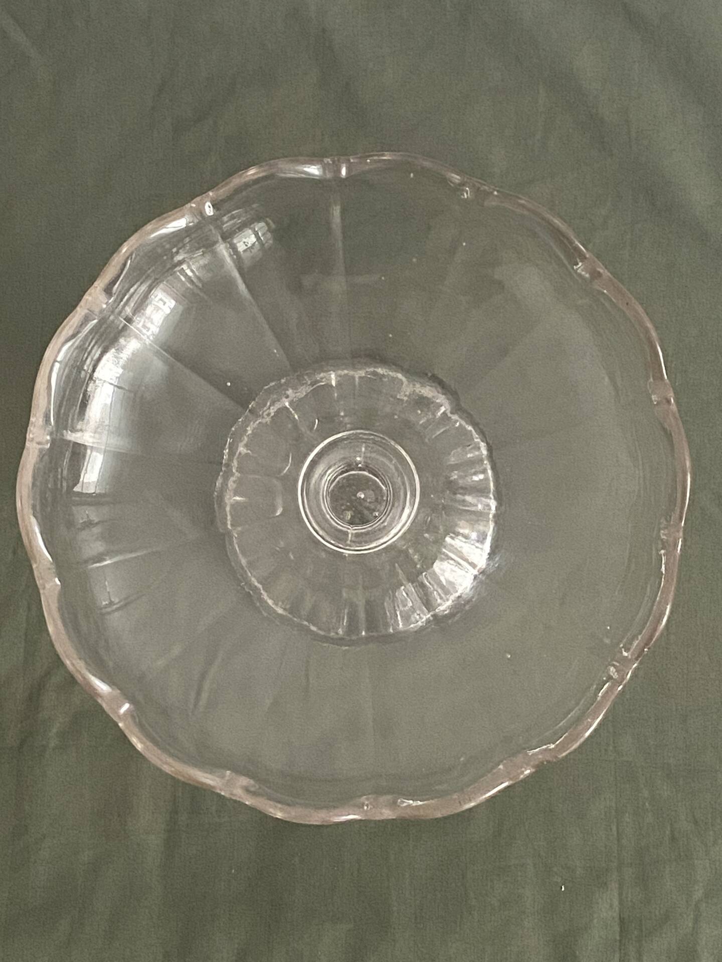 Glass fruit bowl