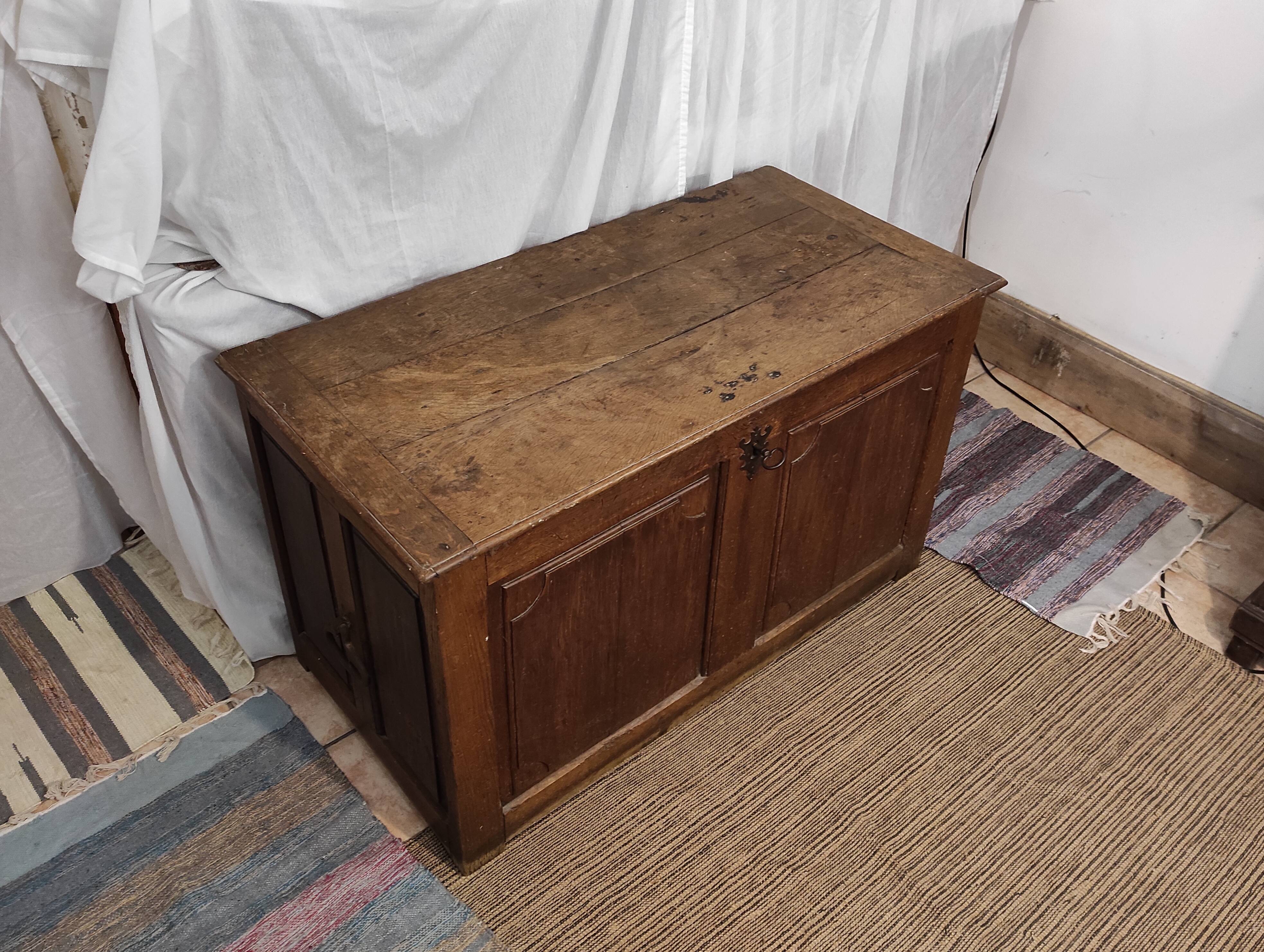 Trunk / trunk in oak 19th