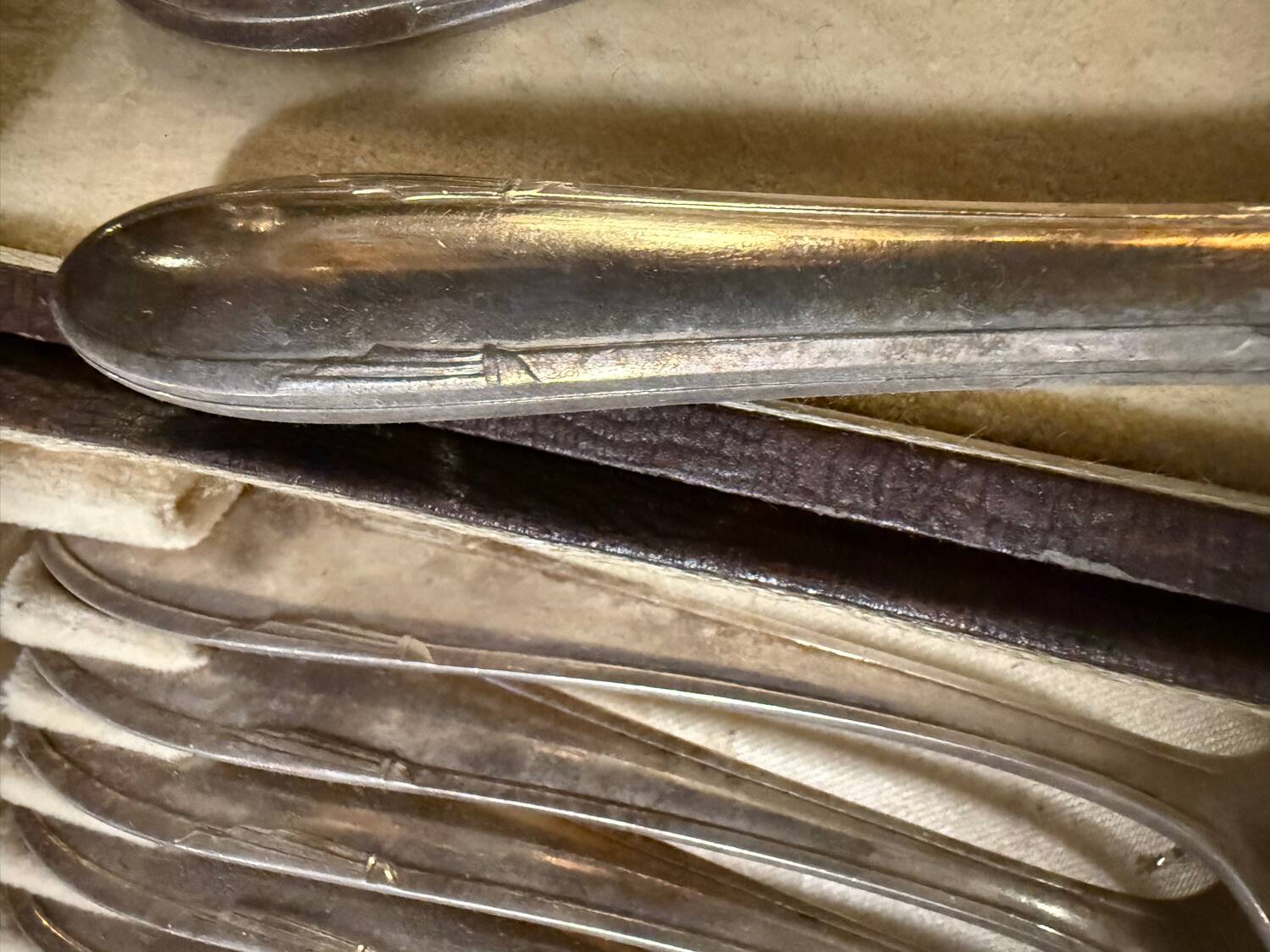 67-piece cutlery set