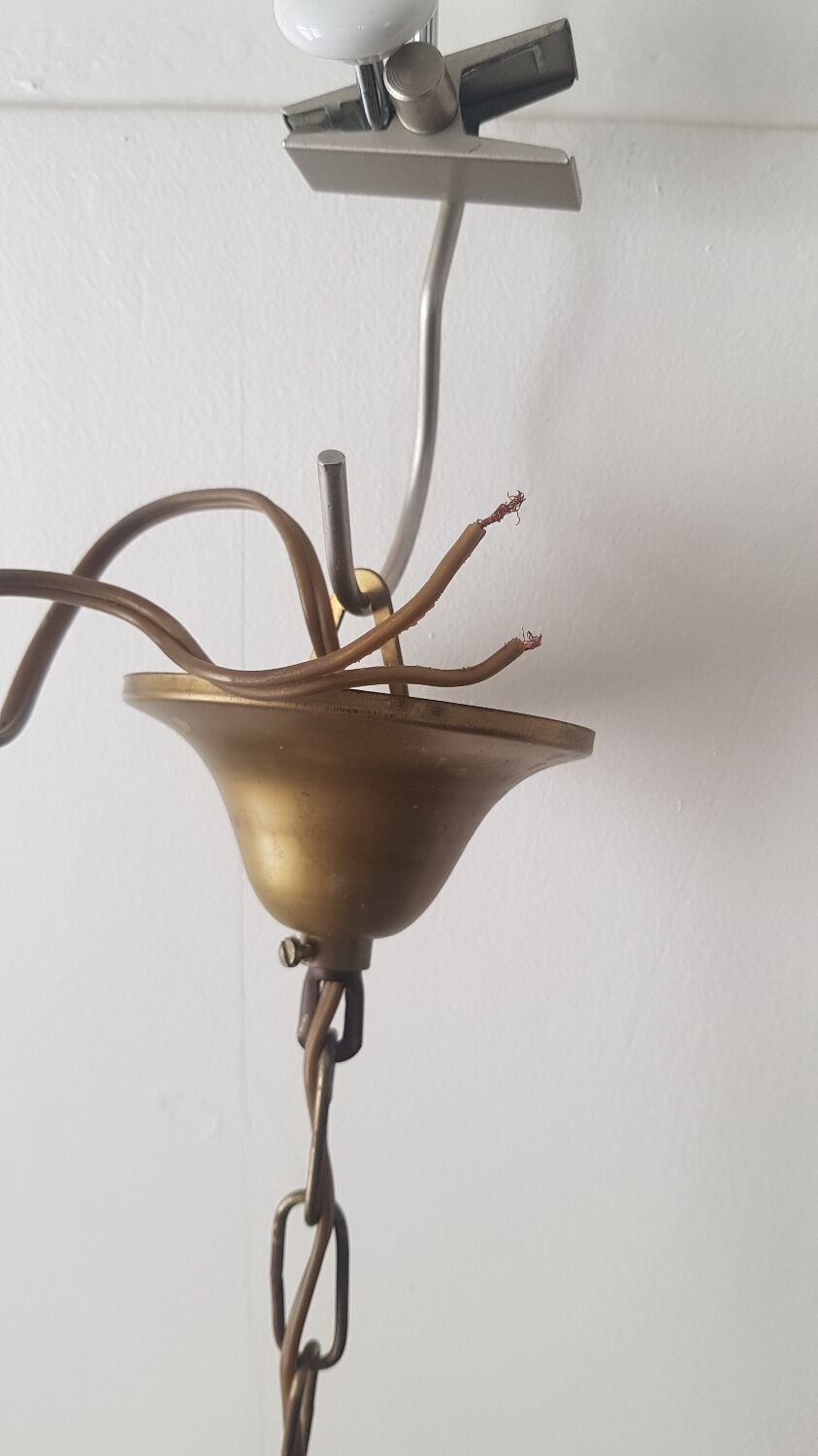 Mother-of-pearl and brass suspension