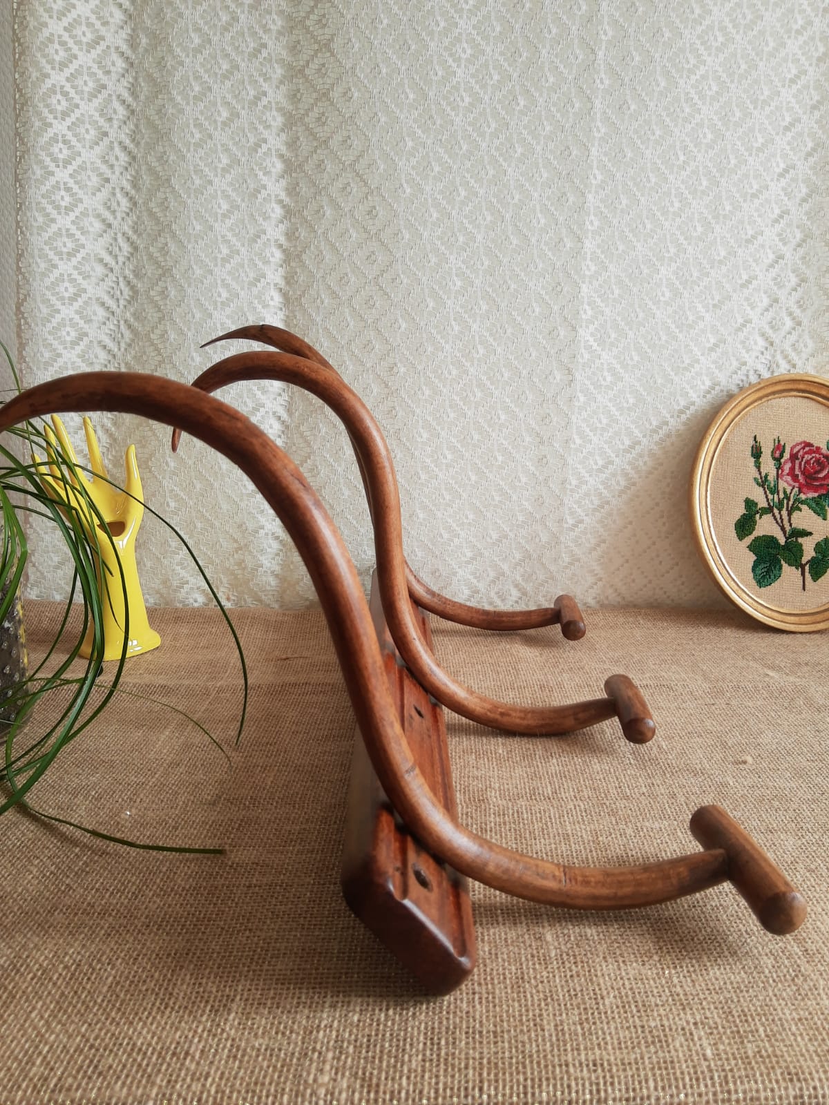 Wall coat rack