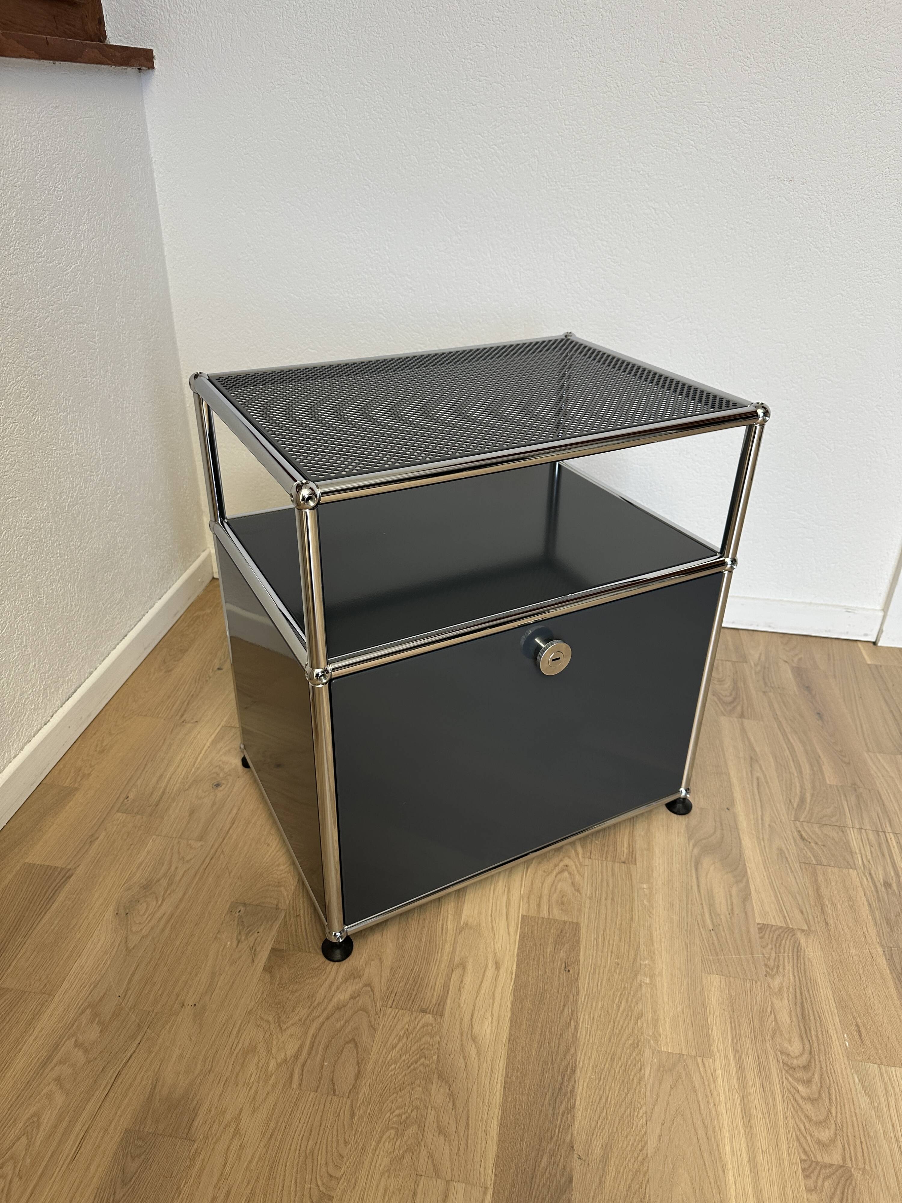 Meuble d’appoint USM Haller en Gris Anthracite