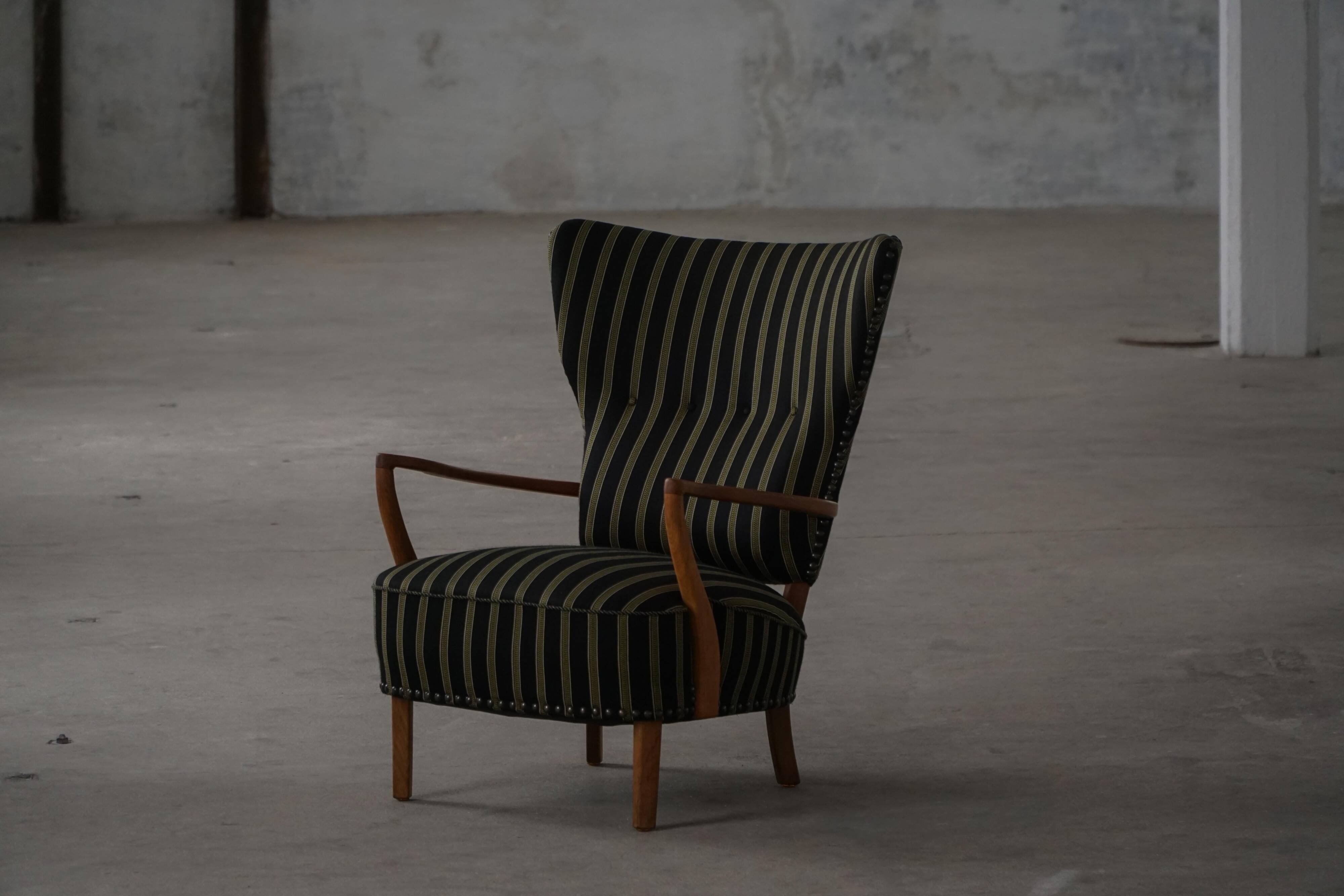 Danish mid-century chaise longue with a convertible backrest in oak, Viggo Boesen, 1950s.
