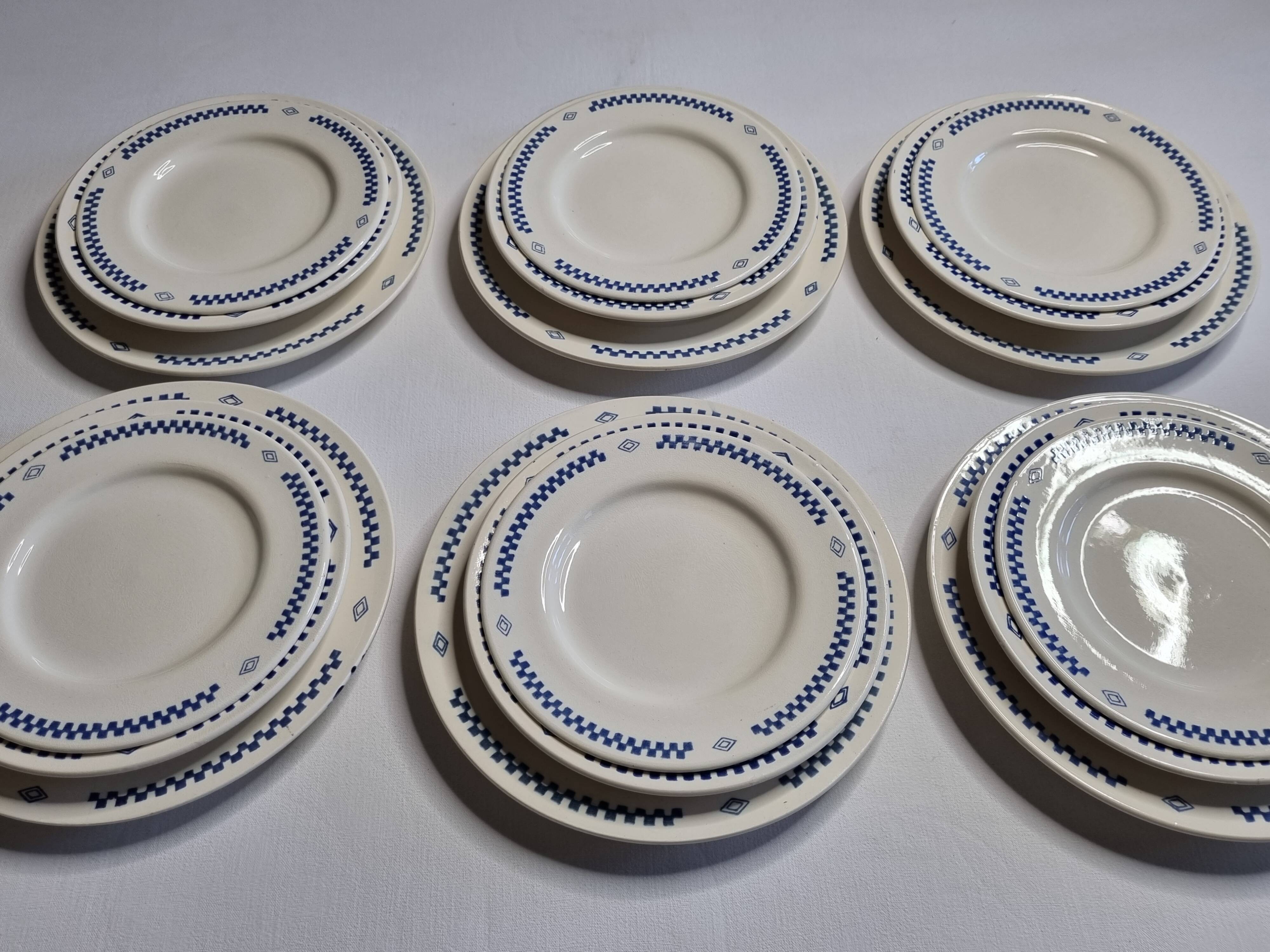 Service of 18 vintage dessert, hollow and flat plates with checkerboard pattern, 1950s