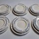 Service de 18 assiettes, à dessert, creuses et plates vintages à motif de damier, années 50