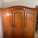 Armoire 3 portes en merisier style Régence