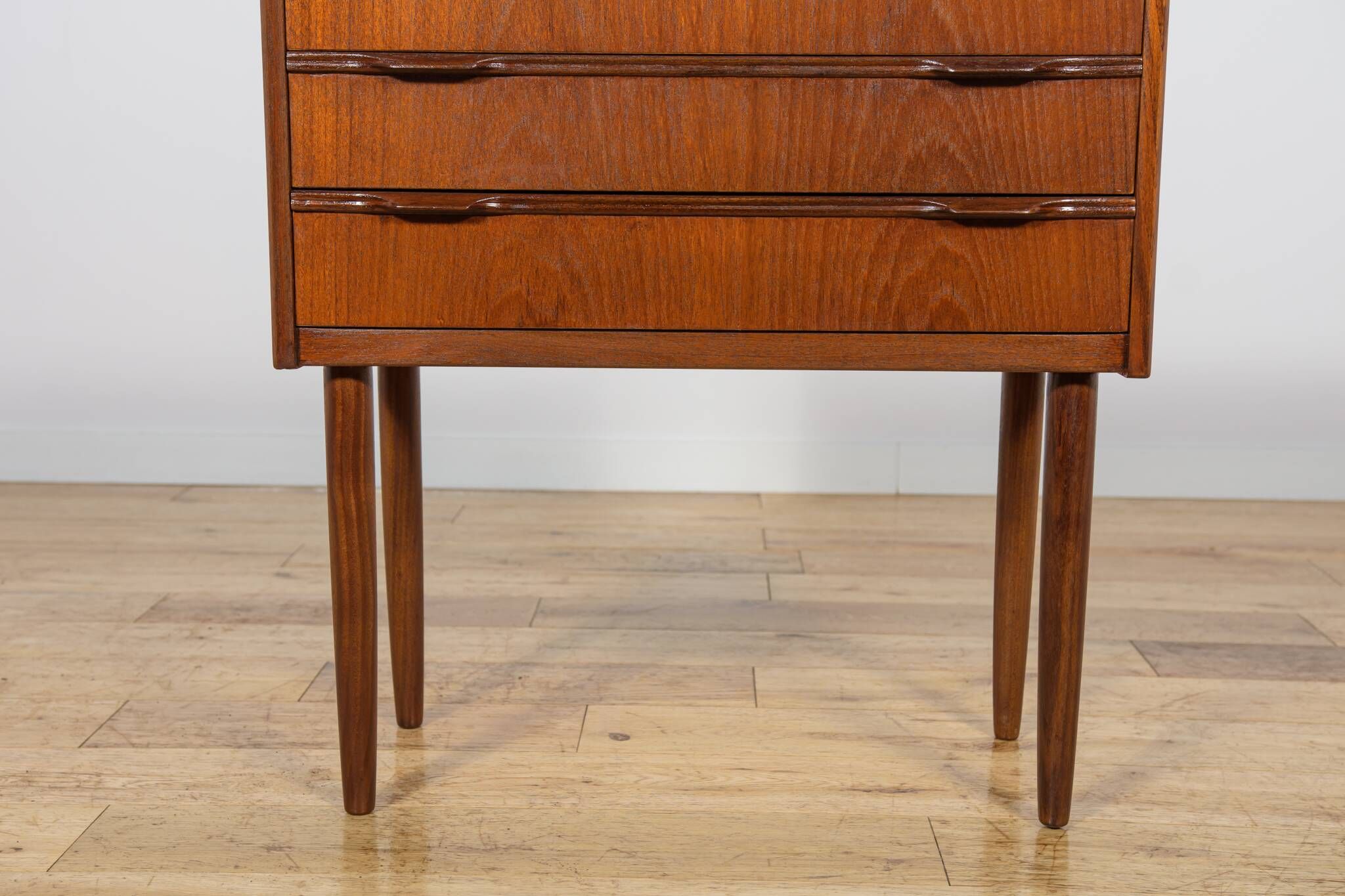 Small teak chest of drawers from the 1960s by Henning Jørgensen for Fredericia.