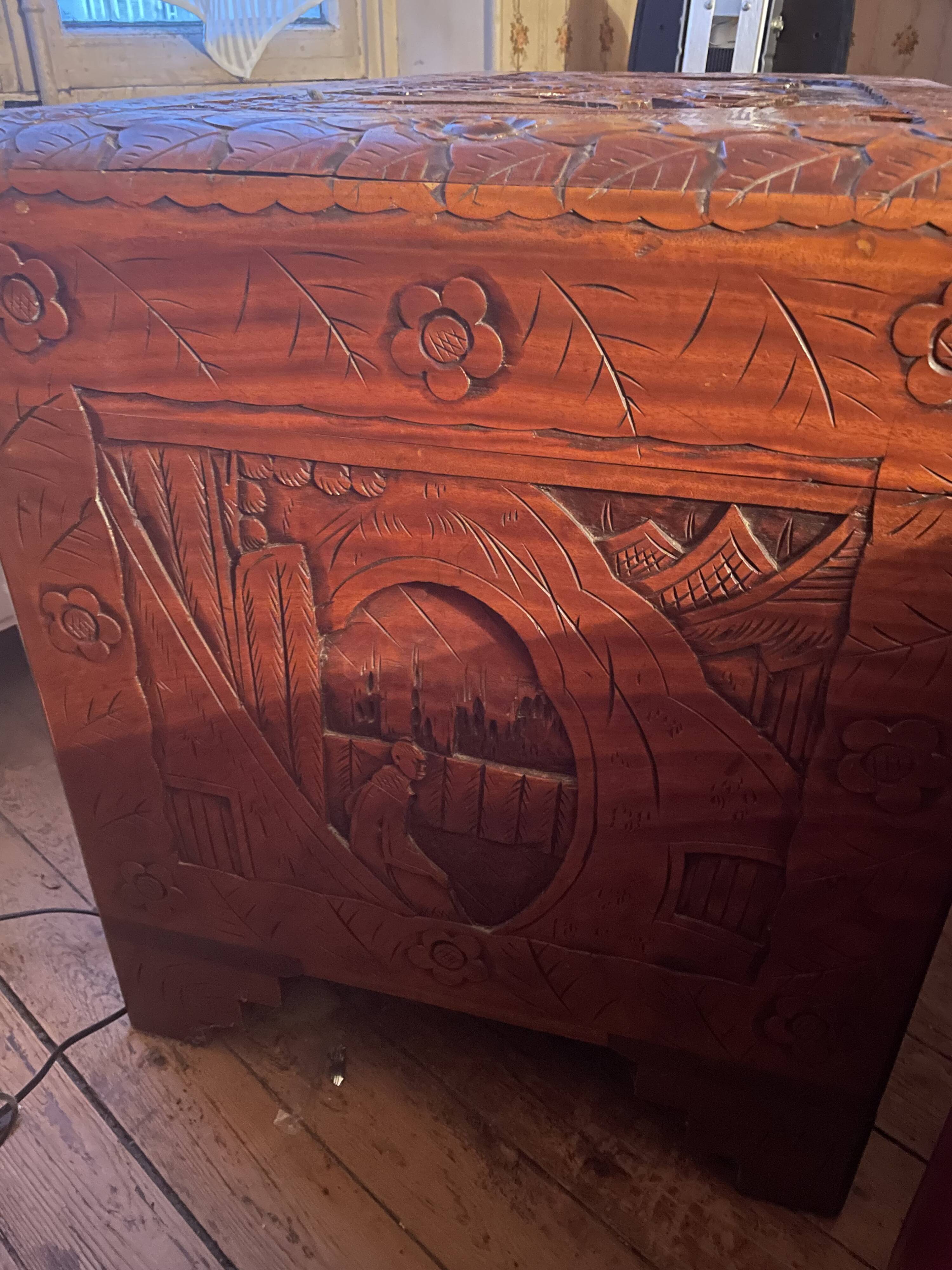 Asian carved mallet, made of camphor wood, from Hong Kong 100 X 52 X 60 cm