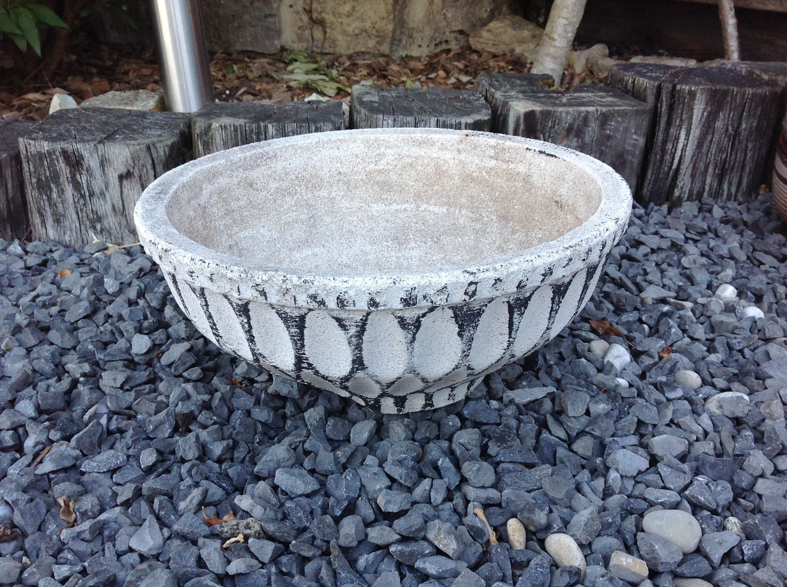 Round planter vintage concrete structured 60, 70 years