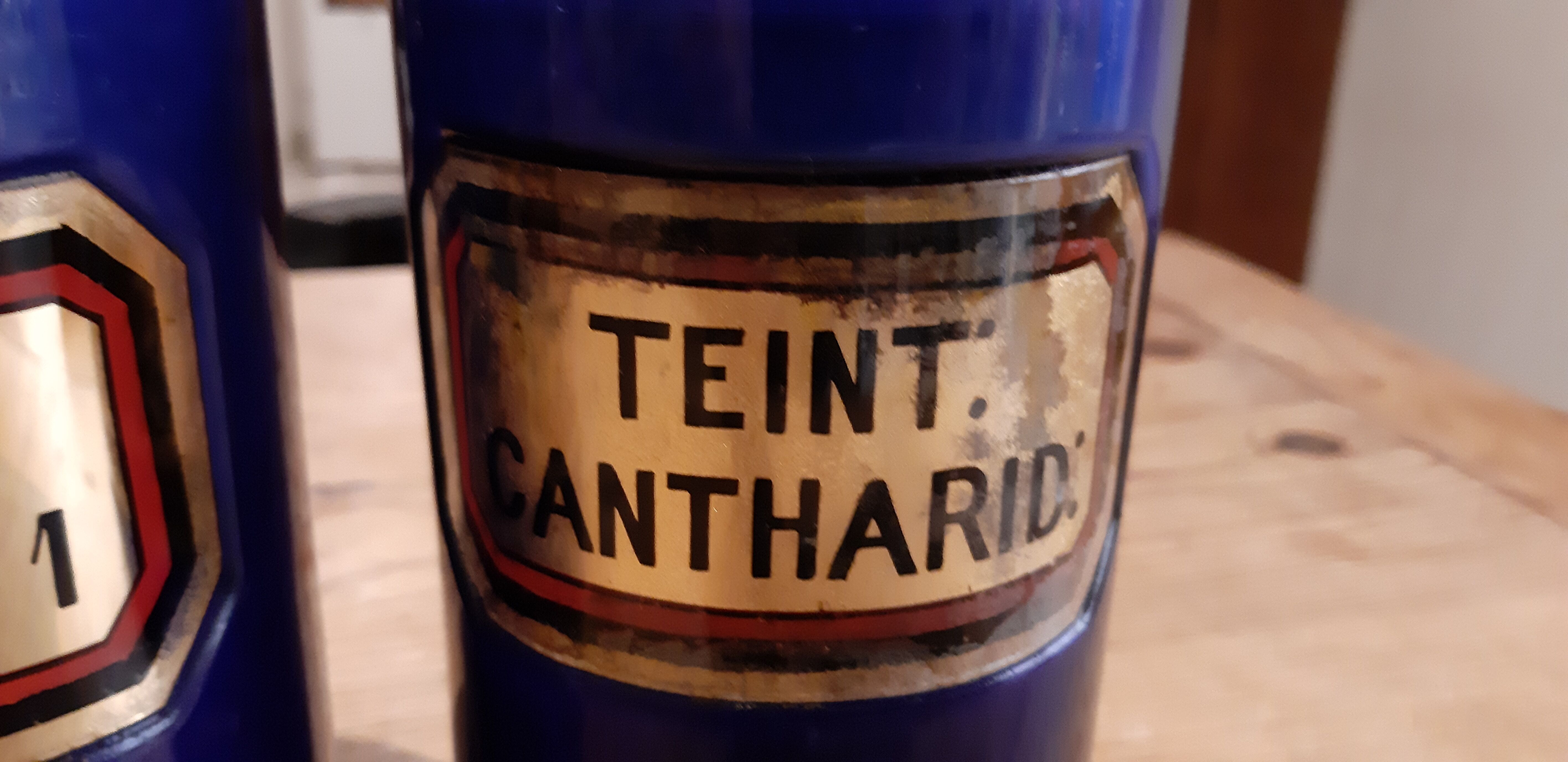 2 pots a pharmacy 19th in dark blue glass