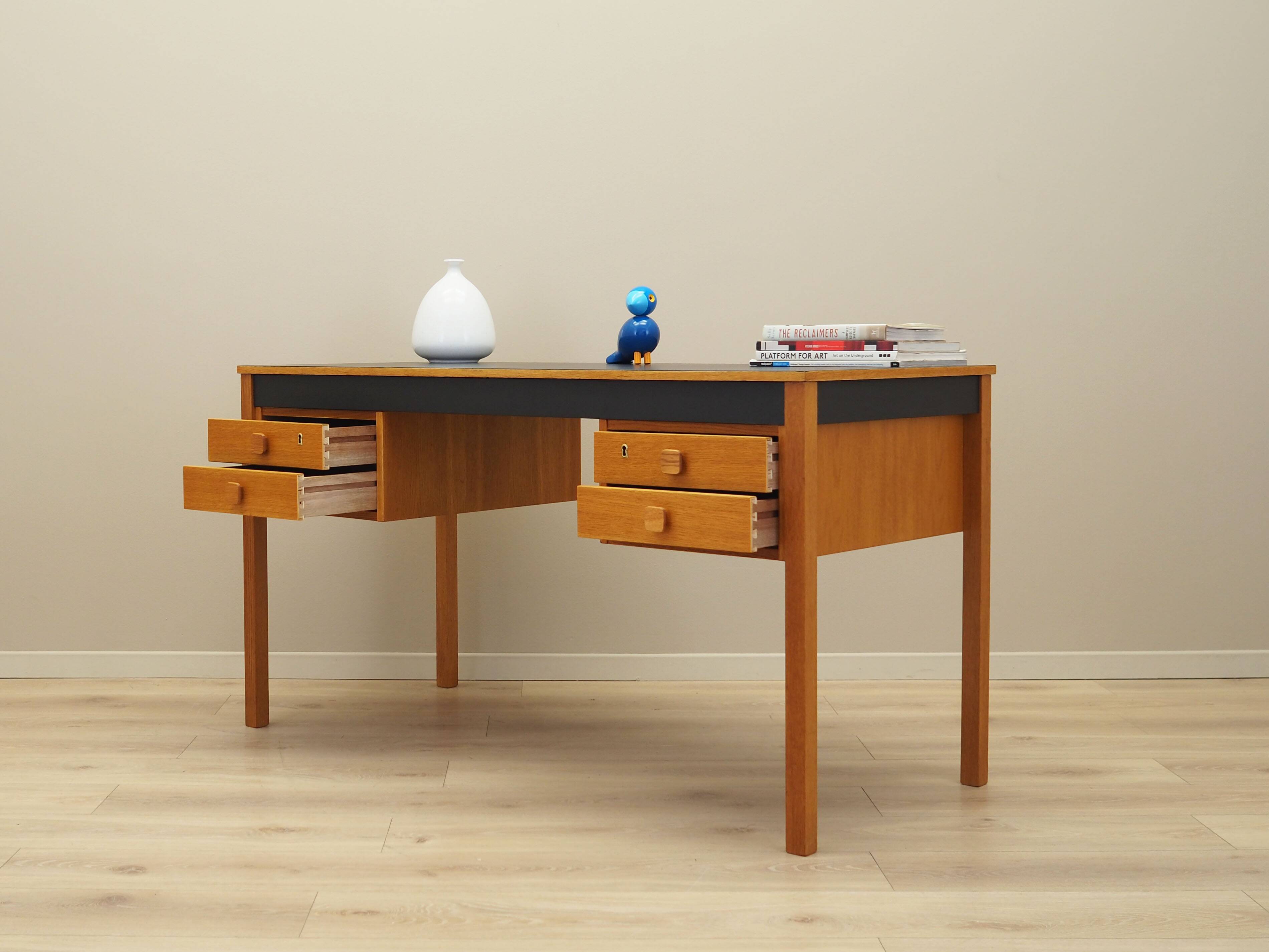 Bureau en frêne, design danois, années 1970, production : Danemark