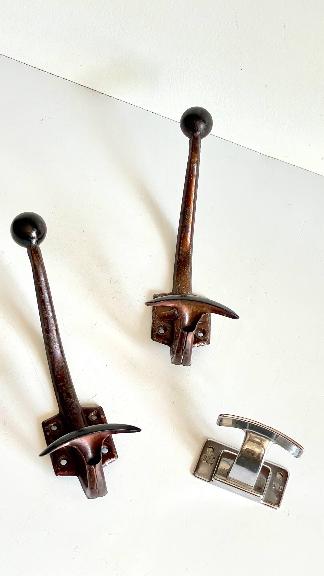 Lot de 3 patères vintage métal patiné
