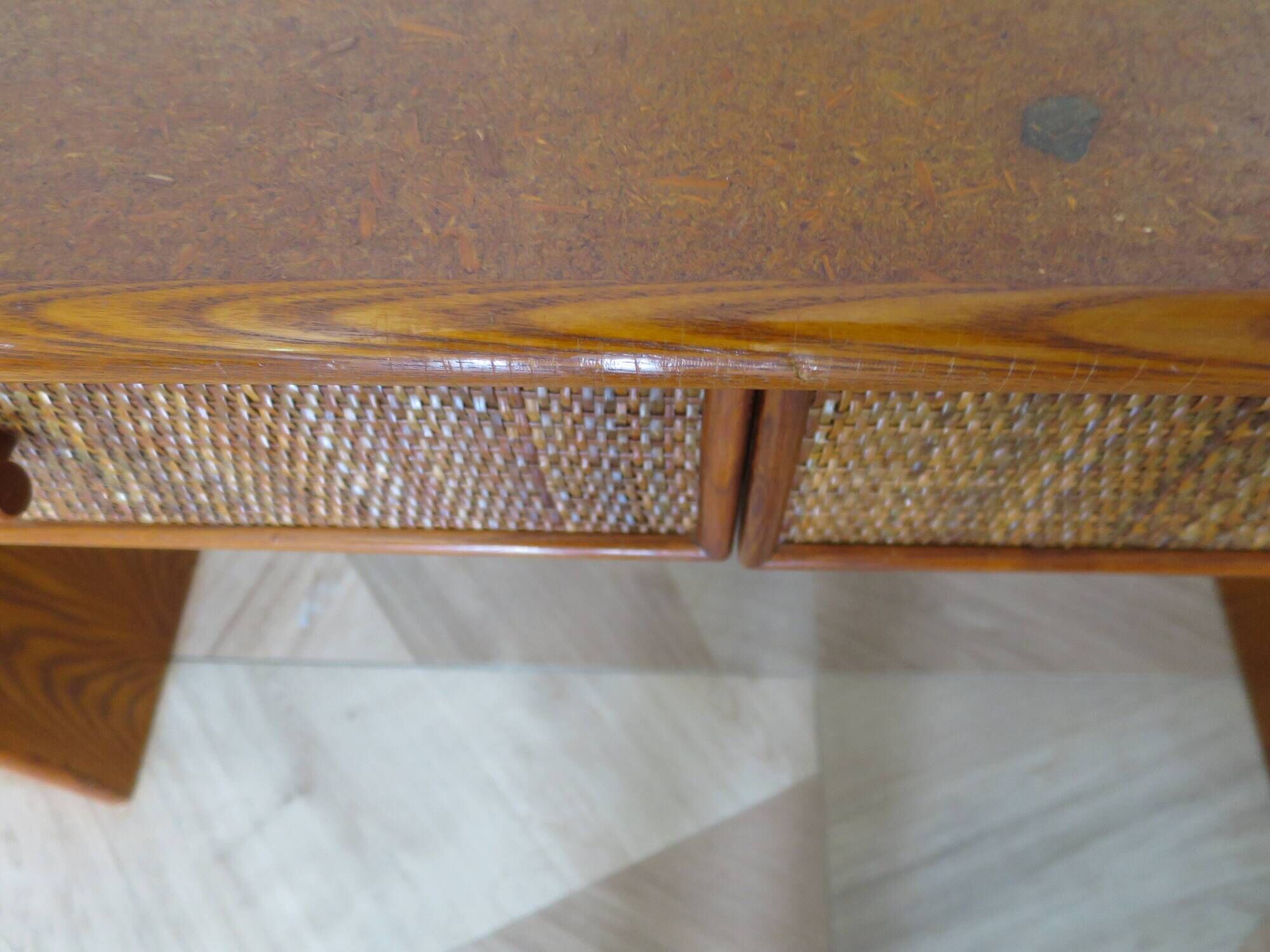 Vintage cane rattan desk with a large top and 5 drawers - 1960s/70s.