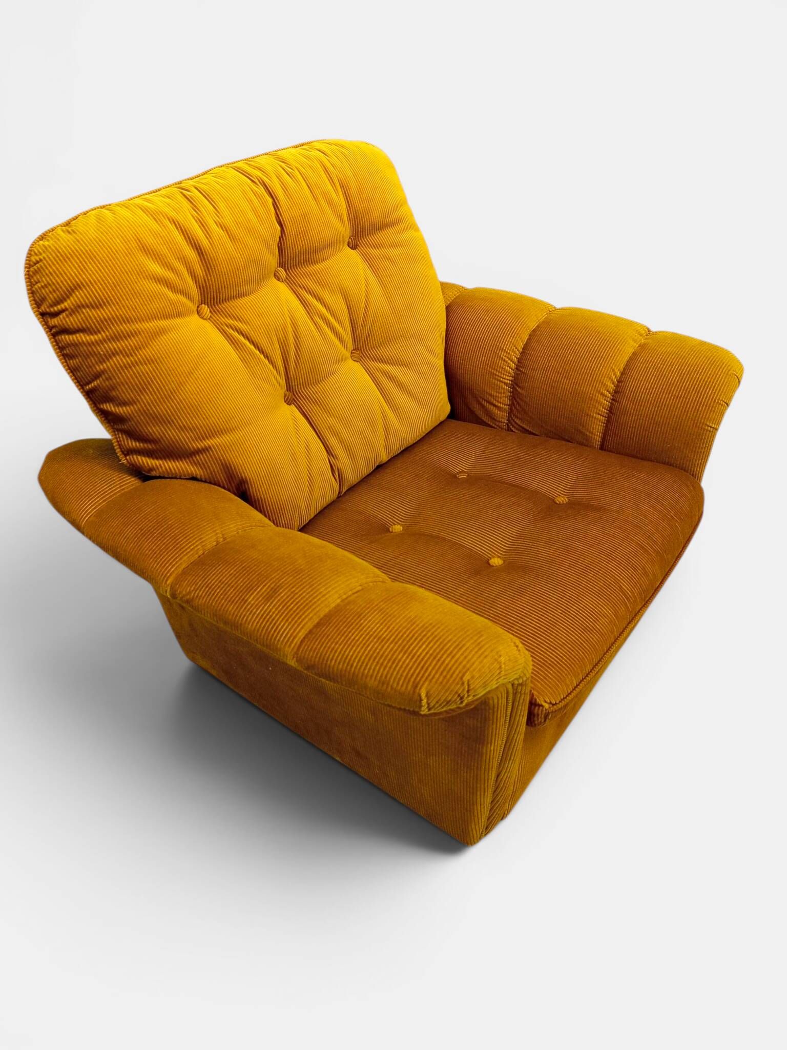 Vintage lounge set for 5, 3-seater convertible sofa and 2 armchairs, 70s.