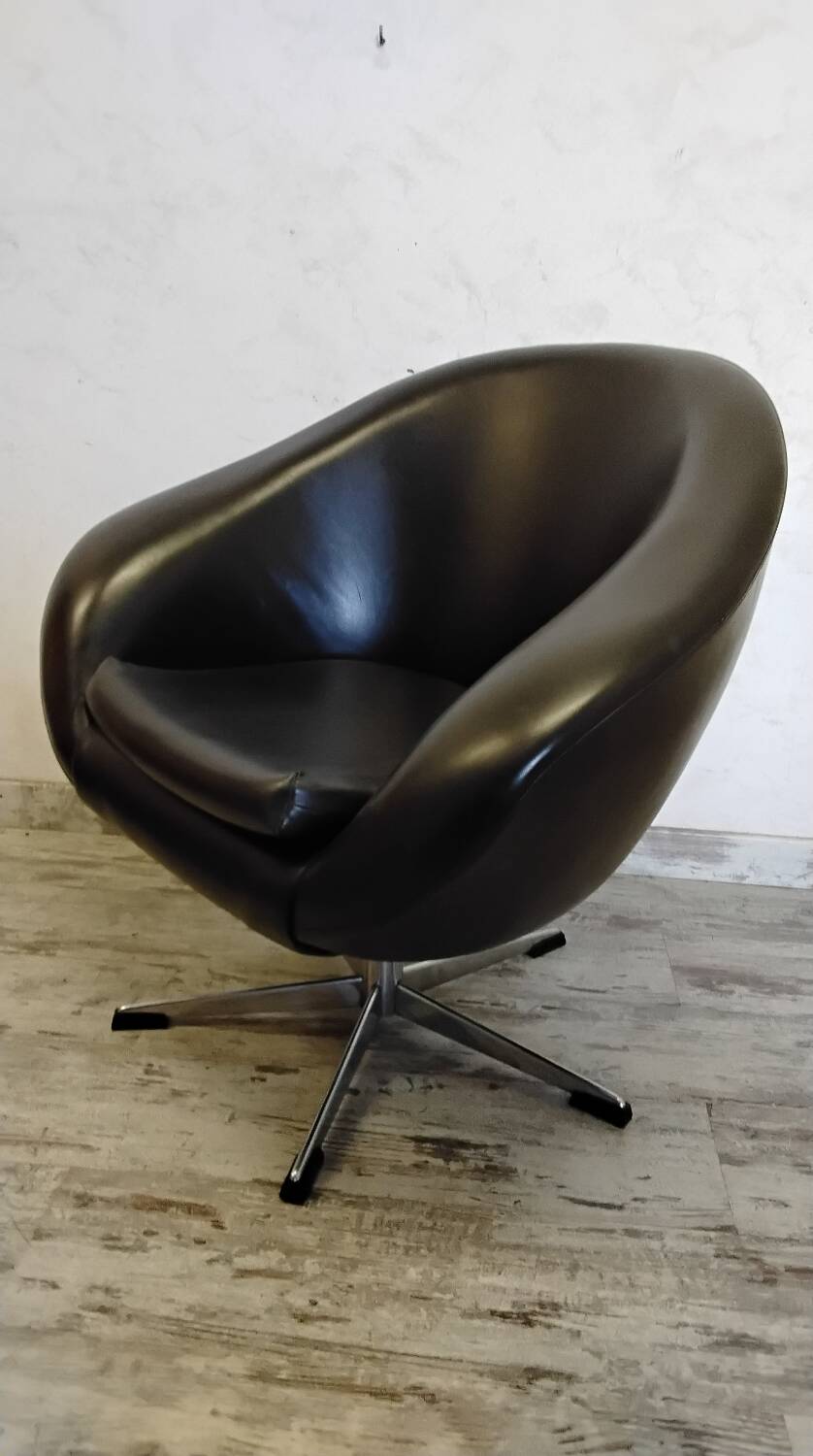 70s style swivel armchair