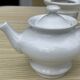 Théière en porcelaine blanche