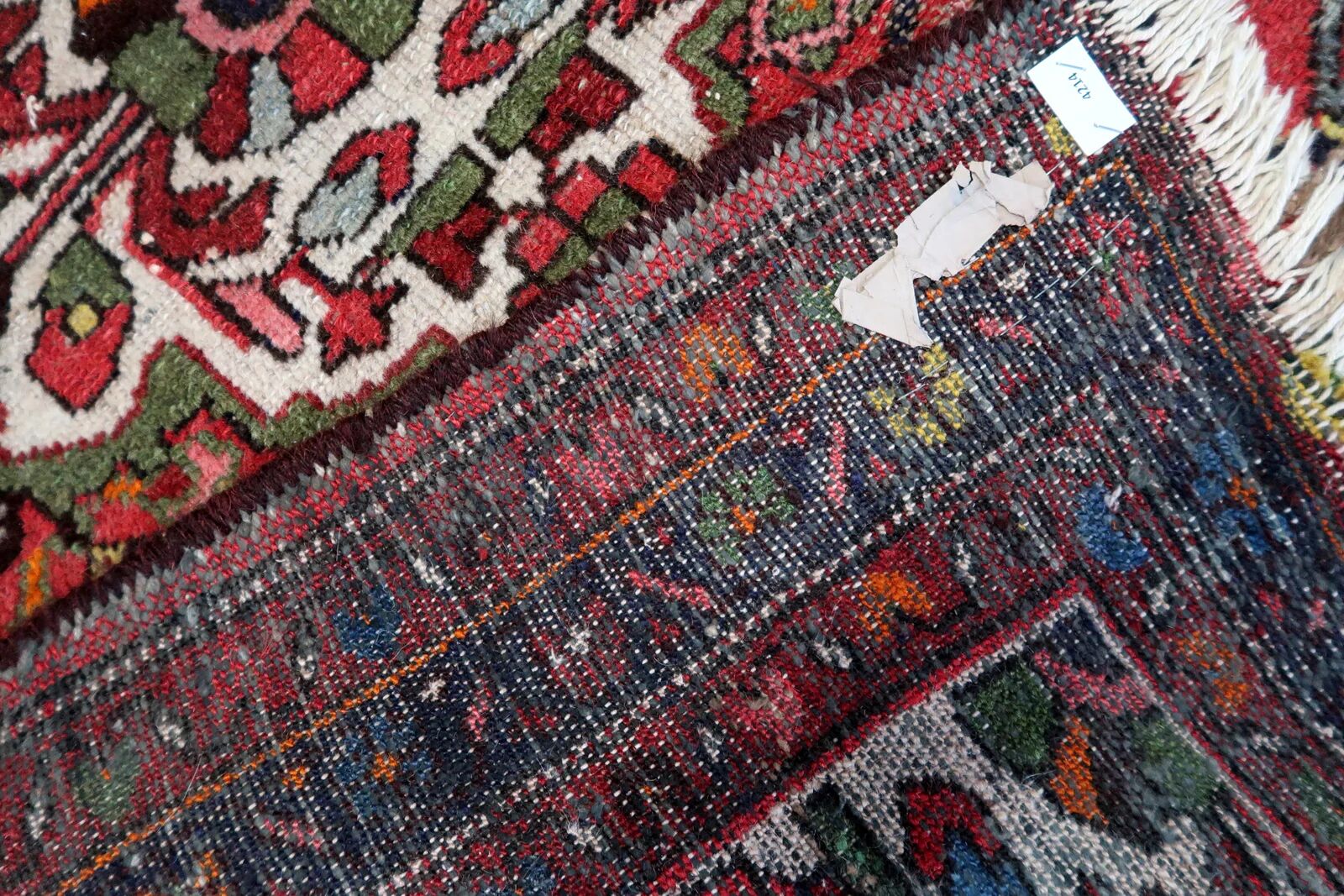 Antique 1920s Persian Hamadan rug, floral medallion, 104cm x 145cm