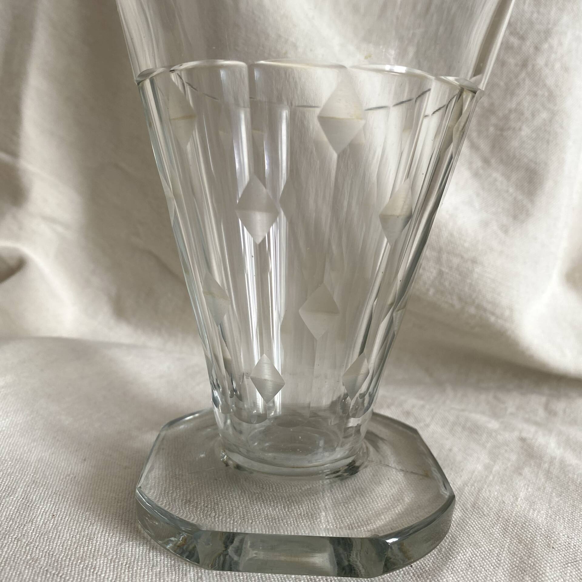 Art Deco carafe with fan stopper