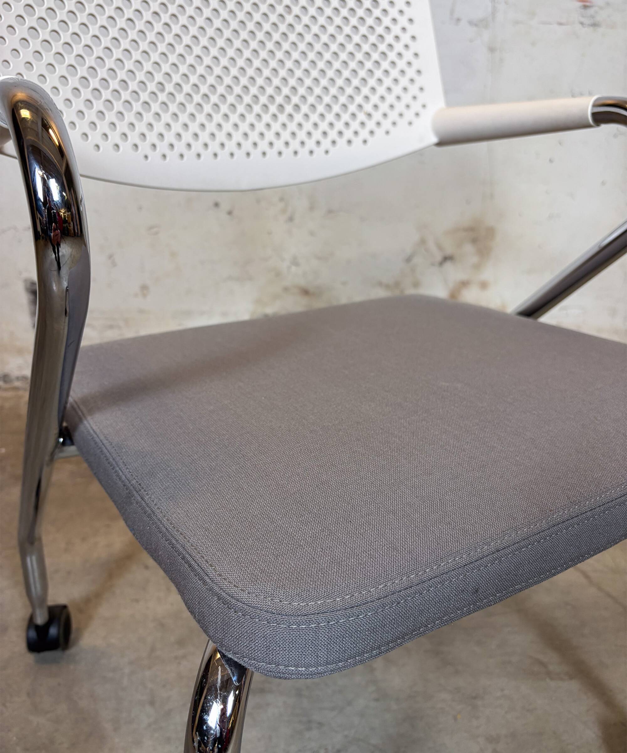 Vitra Visaroll 2 Antonio Citterio Fabric, plastic, aluminium – White, Gray