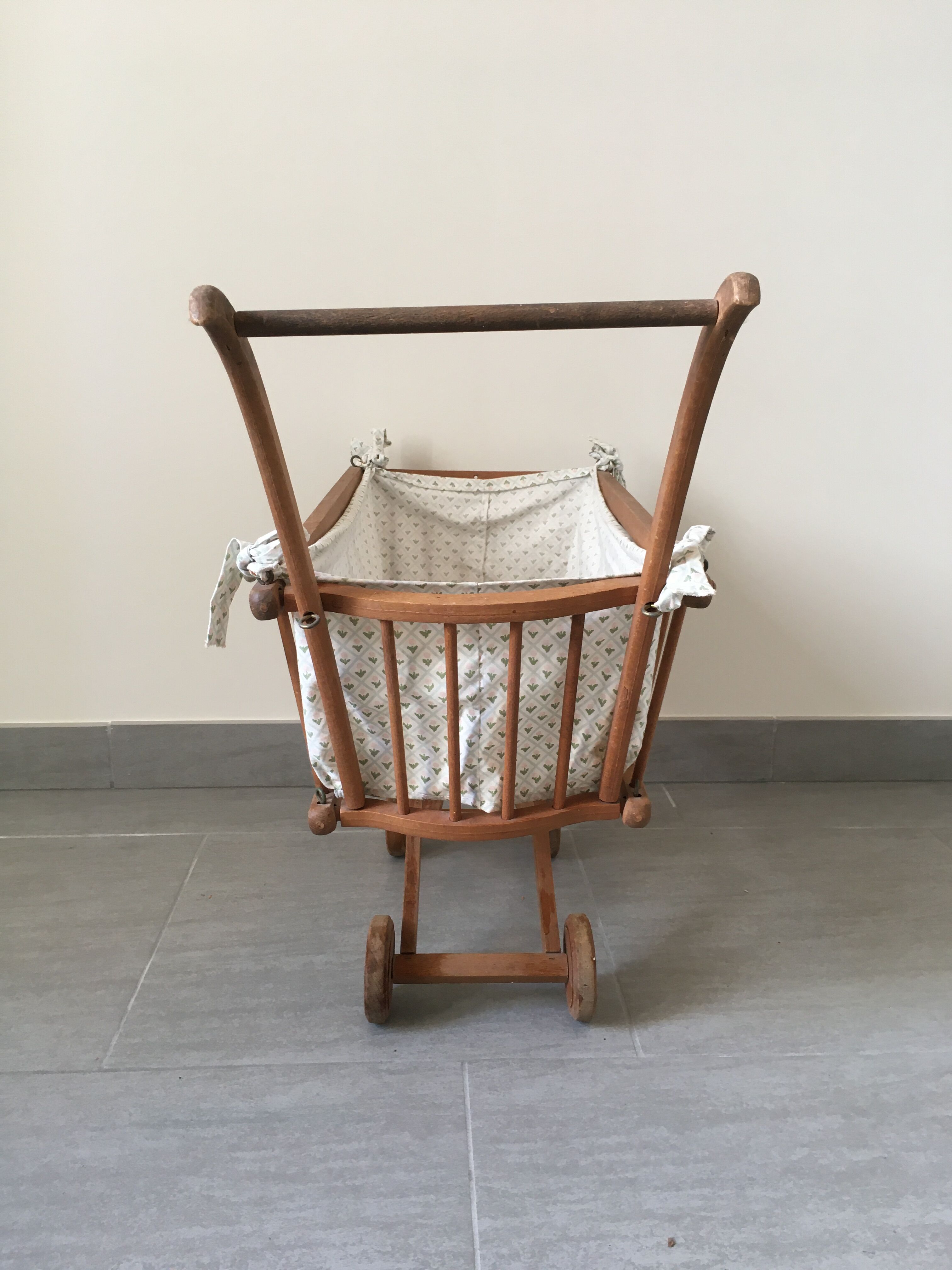 Landau for wooden doll