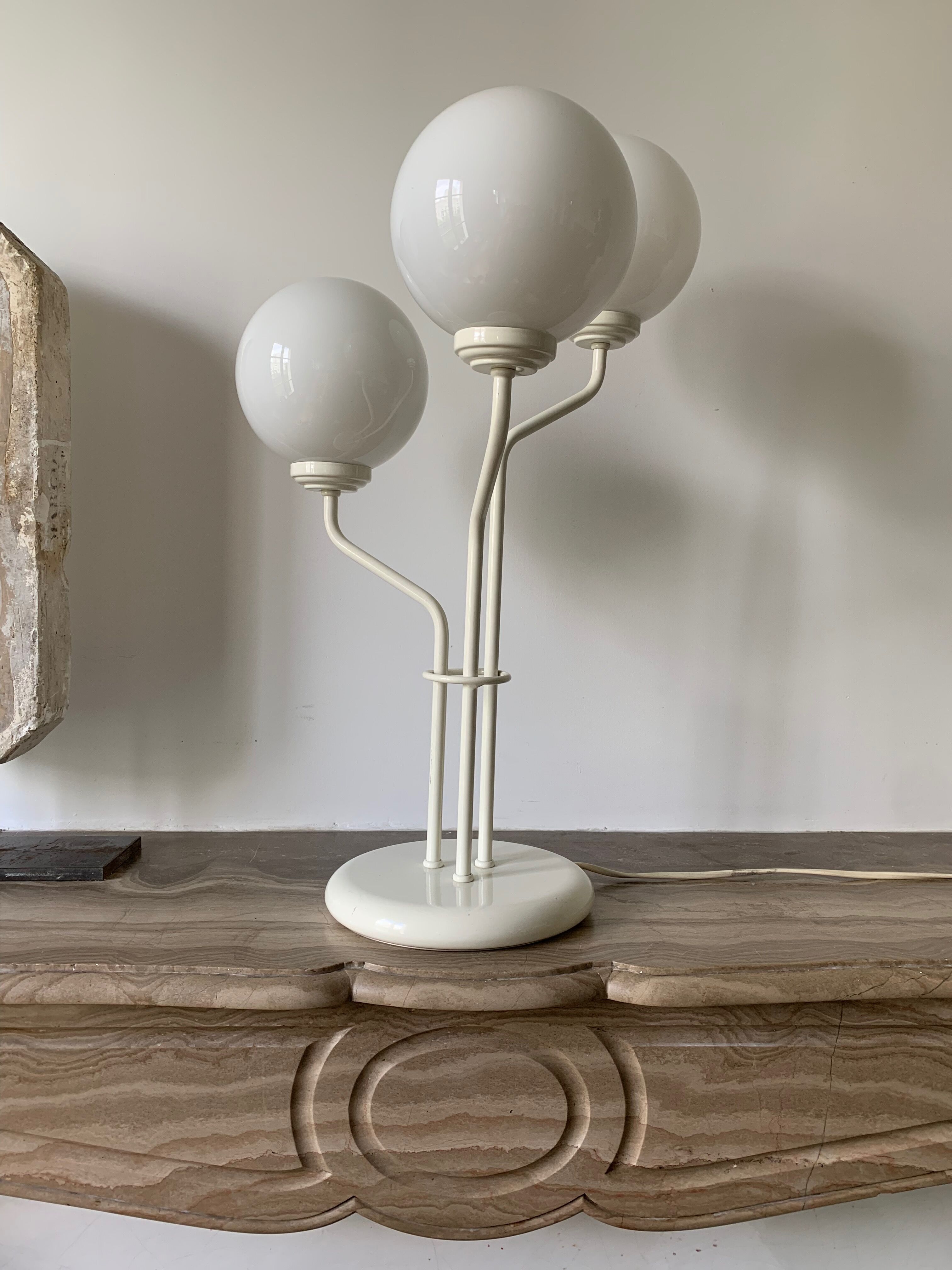 Urban three-headed desk lamp in white opaline