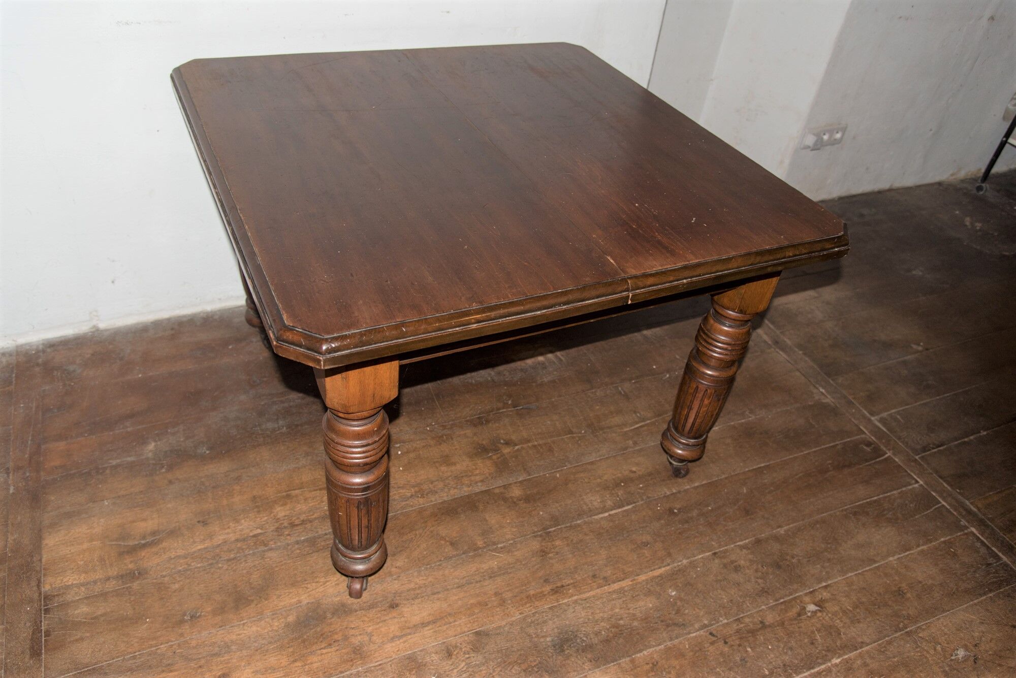 19th century Victorian dining table