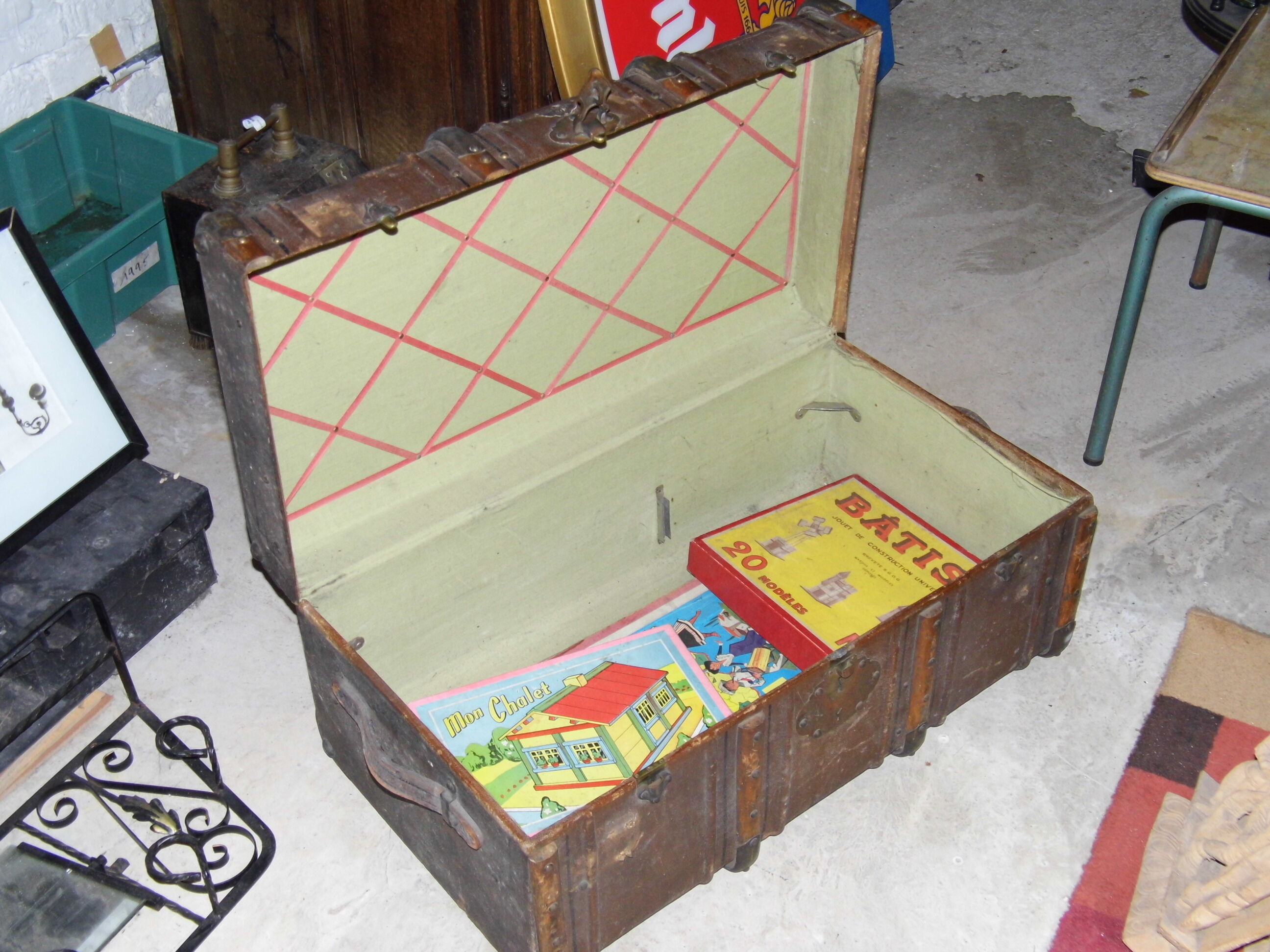 Old trunk trunk cabin travel cabin wooden vintage loft