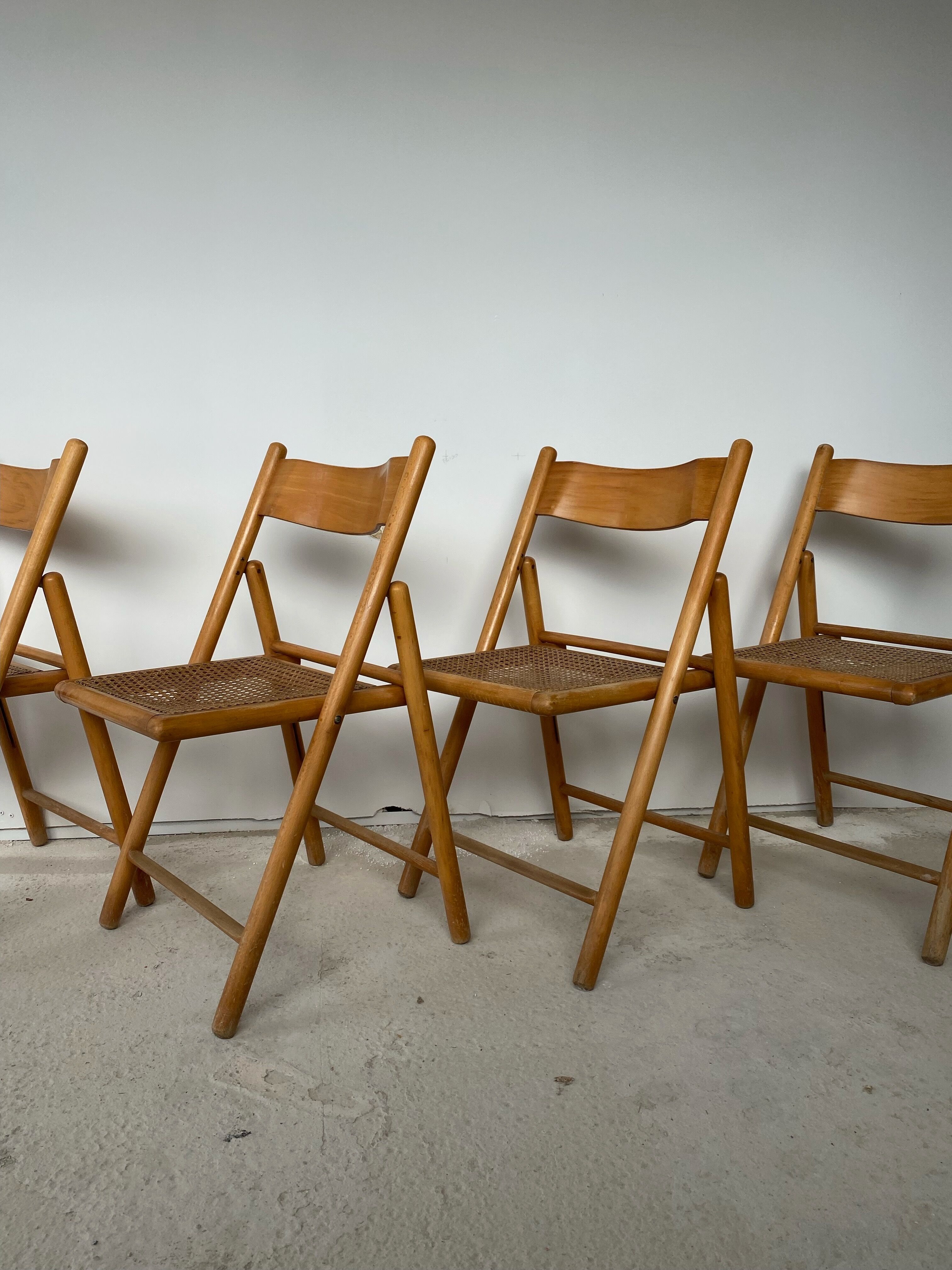 Set of 4 folding chairs, vintage design, wooden structure and canned seat. Around 1970
