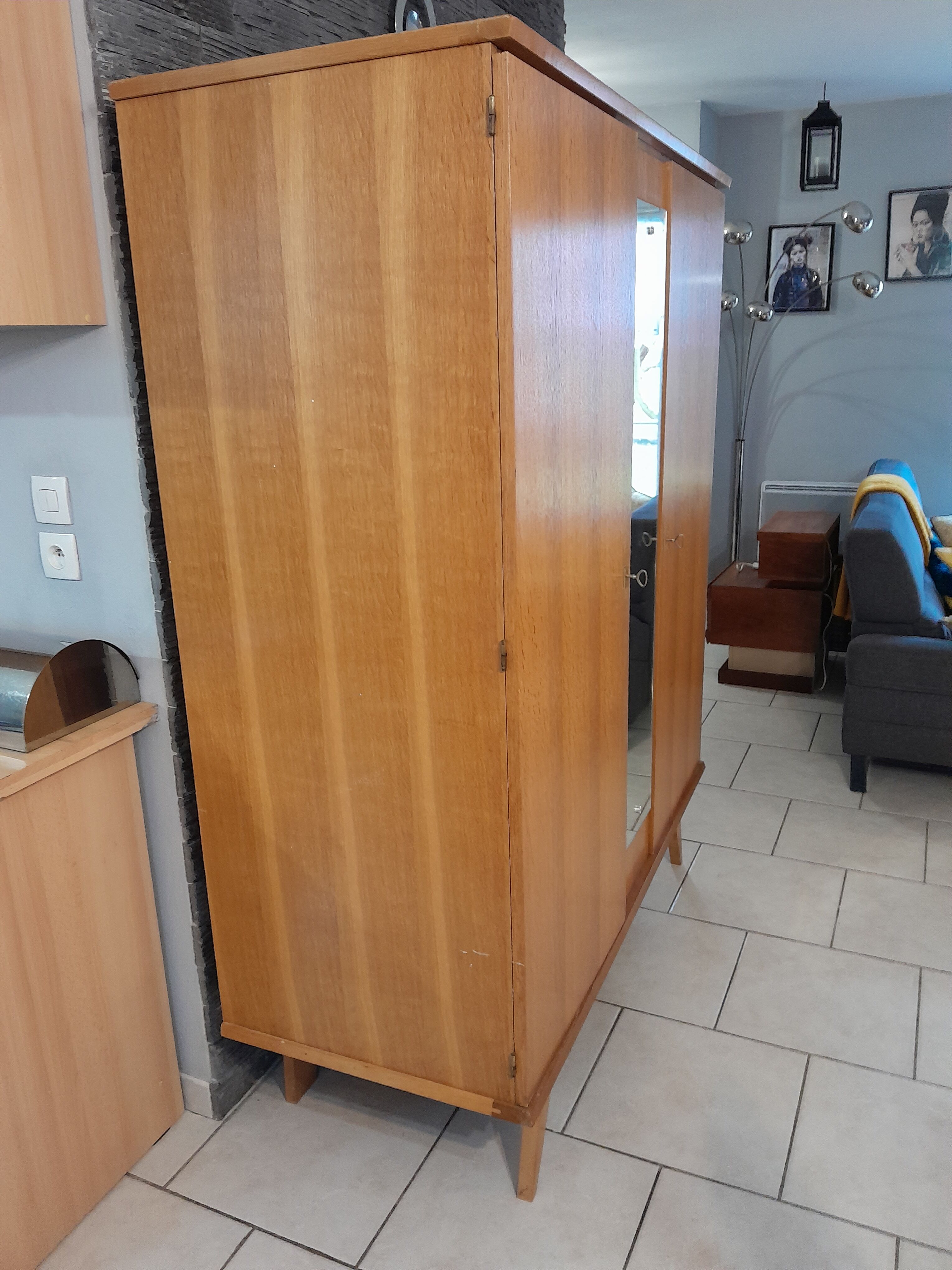 Wardrobe vintage feet Scandinavian compass