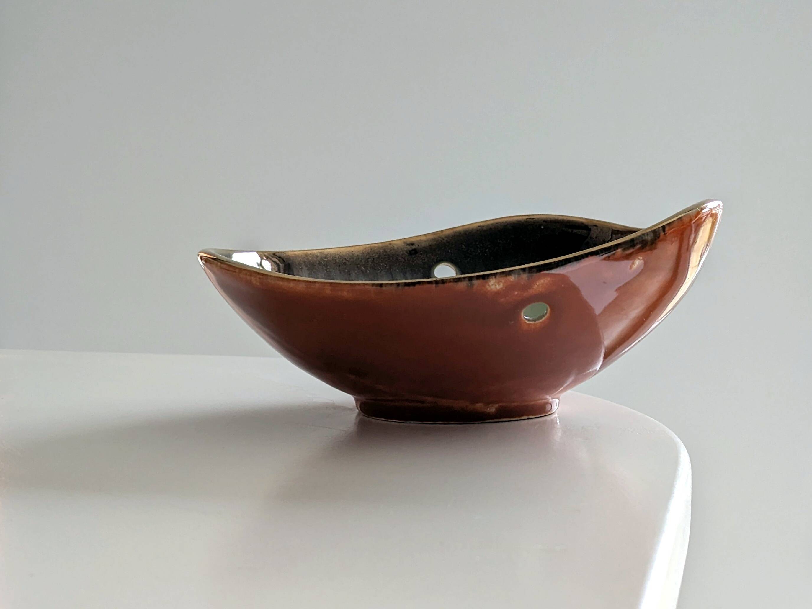German glazed ceramic bowl db Höhr for Dümler & Breiden.