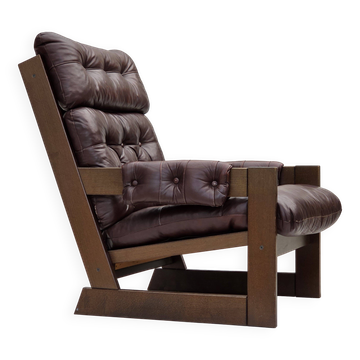 Fauteuil scandinave à dossier haut, années 1970, cuir d'ameublement marron, hêtre foncé.