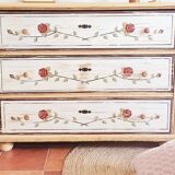 Pretty solid pine chest of drawers