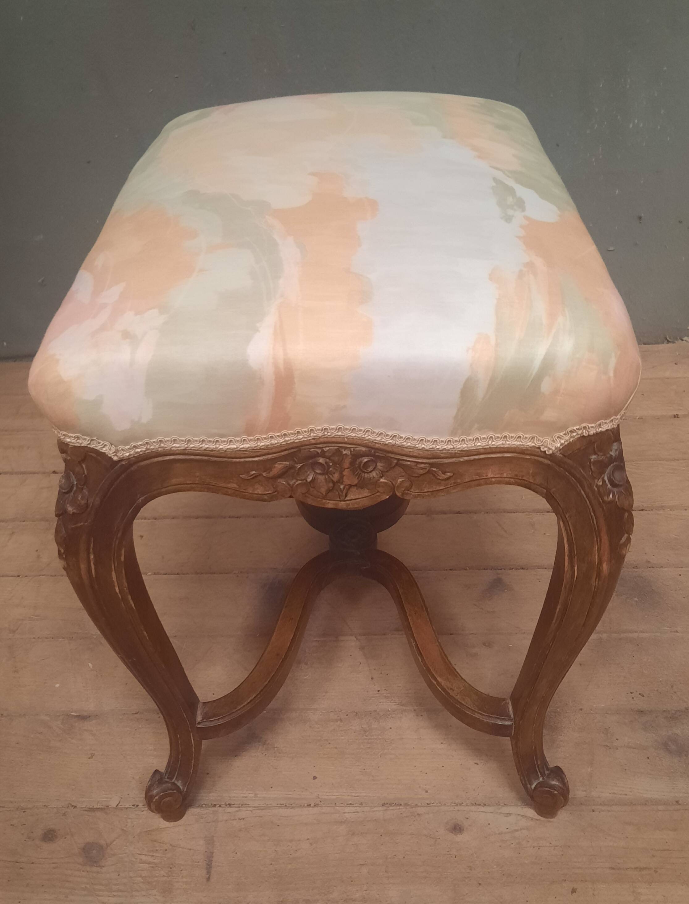 Pouf de style Louis XV  rocaille